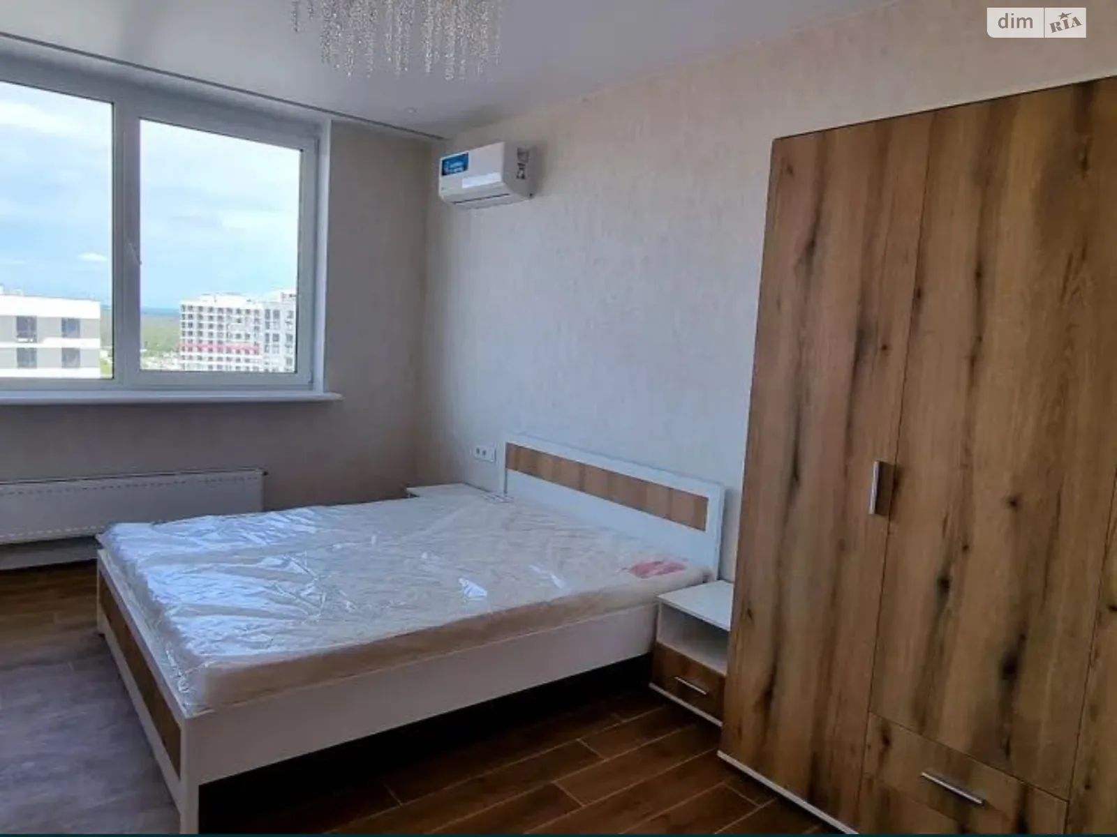 Продается 1-комнатная квартира 41 кв. м в Киеве, ул. Александра Олеся - фото 1