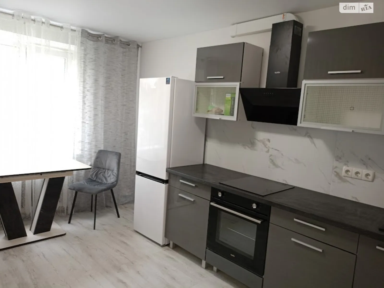 Продается 1-комнатная квартира 38 кв. м в Киеве, просп. Владимира Ивасюка, 16В/1 - фото 1