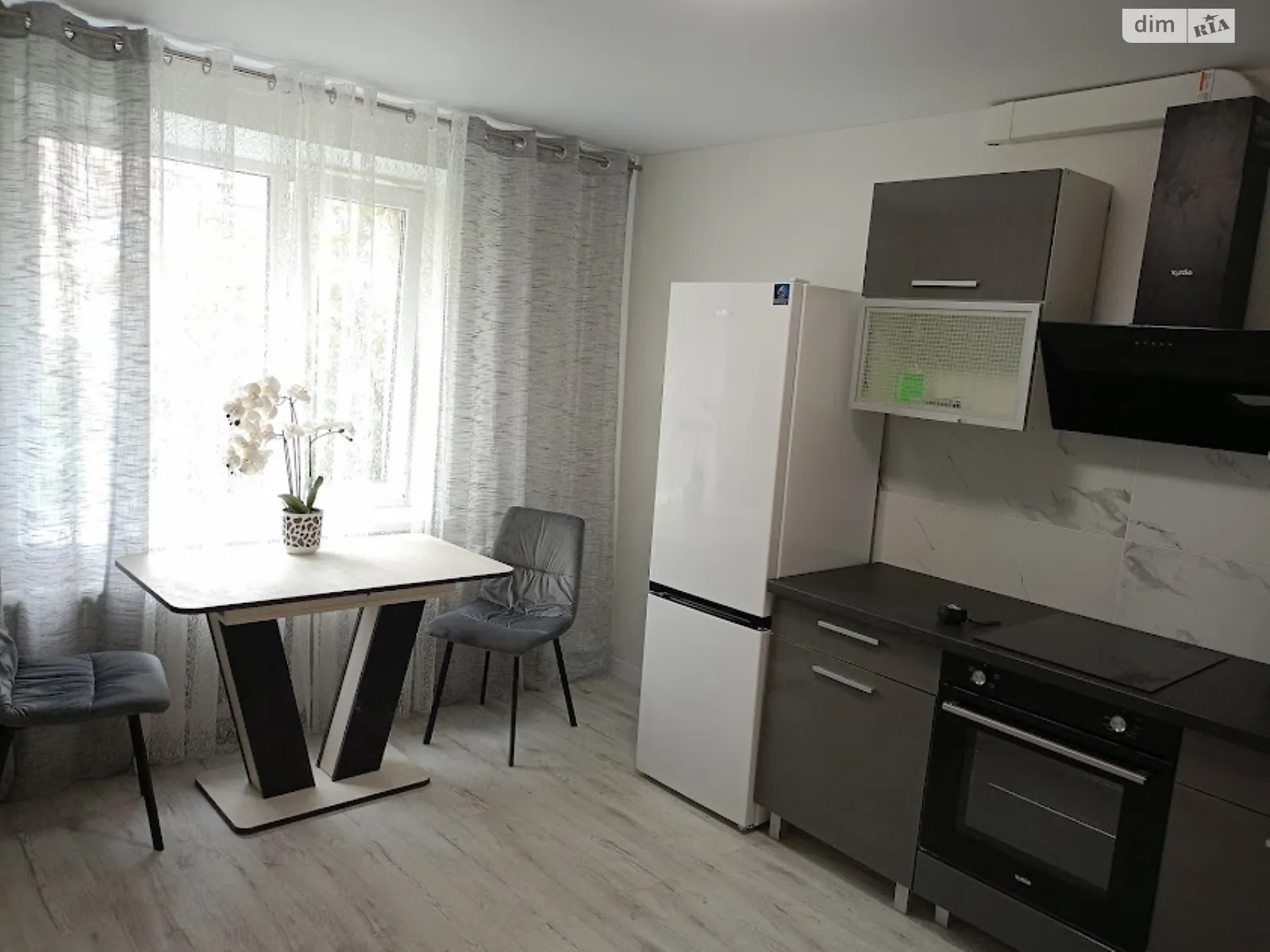 Продається 1-кімнатна квартира 38 кв. м у Києві, просп. Володимира Івасюка, 16В/1 - фото 1
