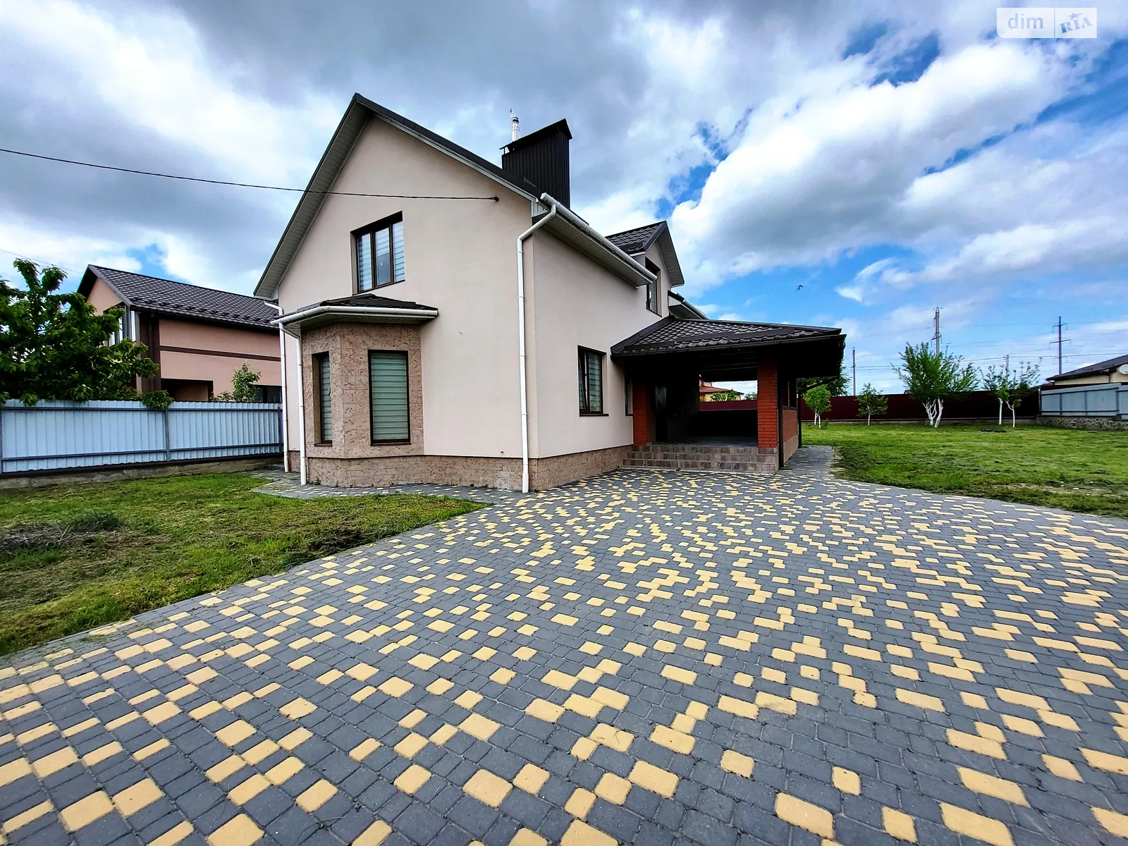 Продается дом на 2 этажа 156 кв. м с балконом, цена: 165000 $ - фото 1
