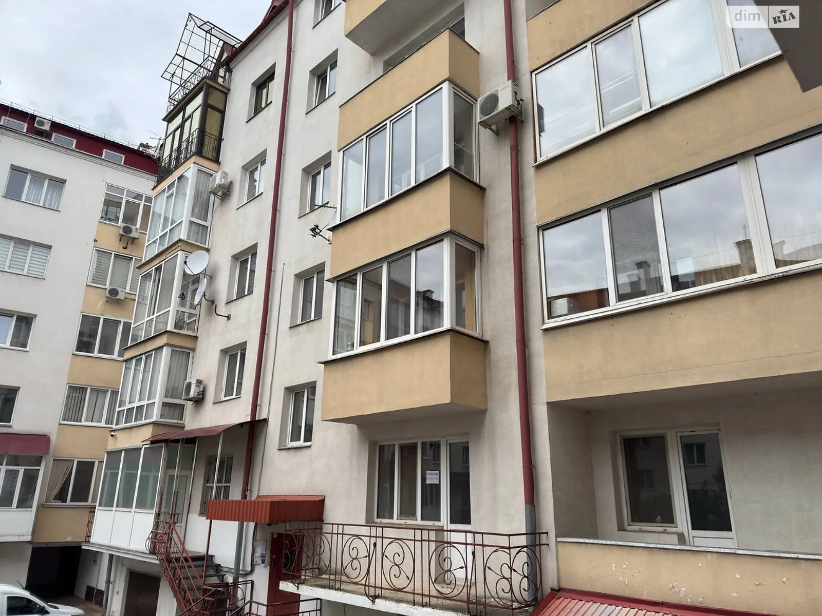Продається 3-кімнатна квартира 120 кв. м у Івано-Франківську, вул. Івана Франка - фото 1