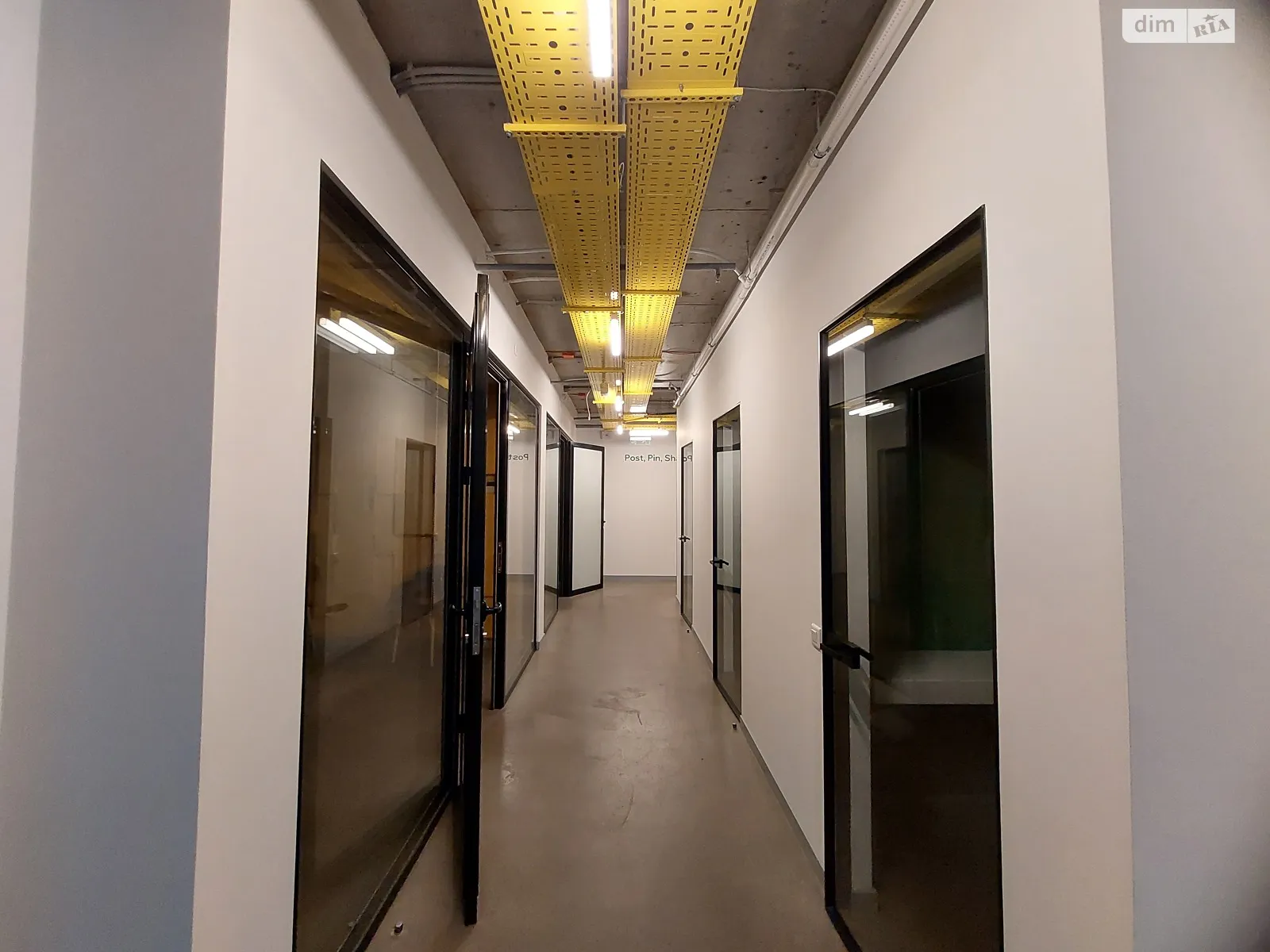 Сдается в аренду офис 1230 кв. м в бизнес-центре, цена: 25000 $ - фото 1