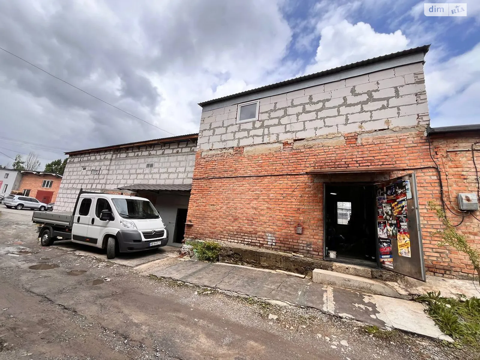 Продается отдельно стоящий гараж универсальный на 142 кв. м, цена: 35000 $ - фото 1