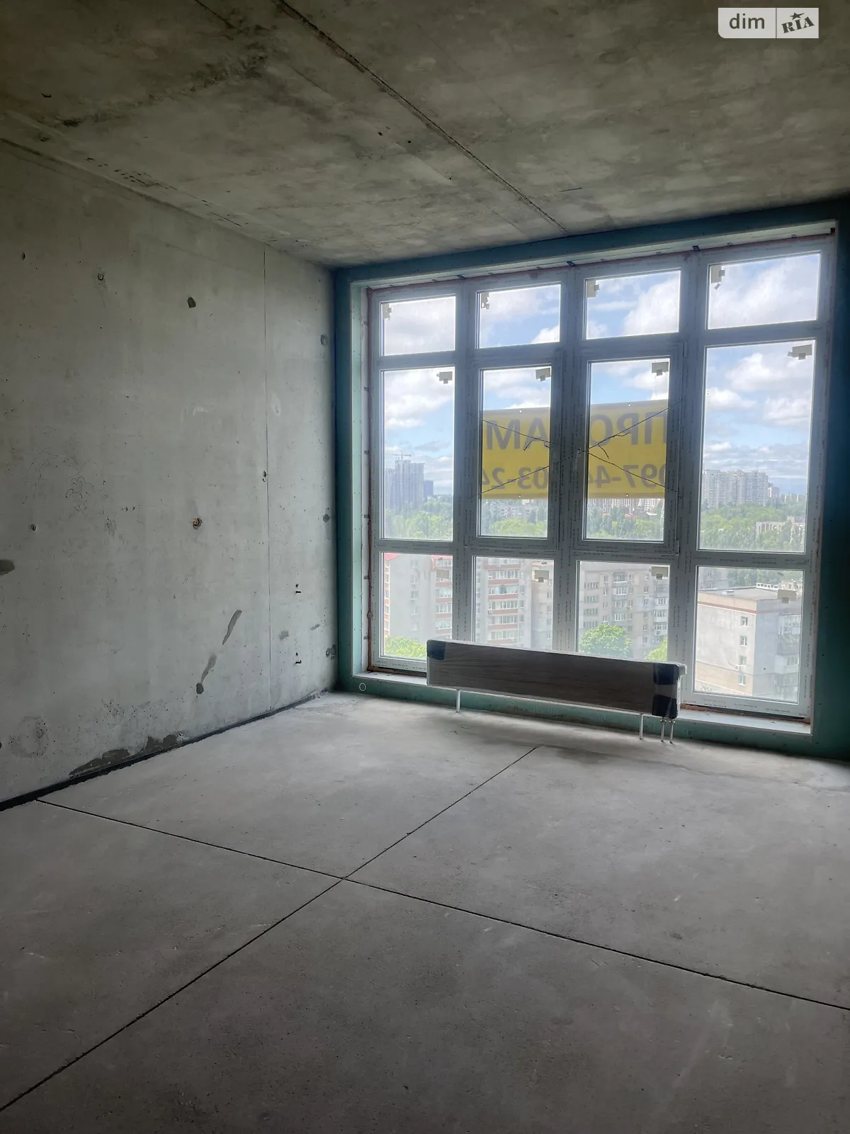 Продается 1-комнатная квартира 42 кв. м в Одессе, просп. Гагарина, 19Б - фото 1