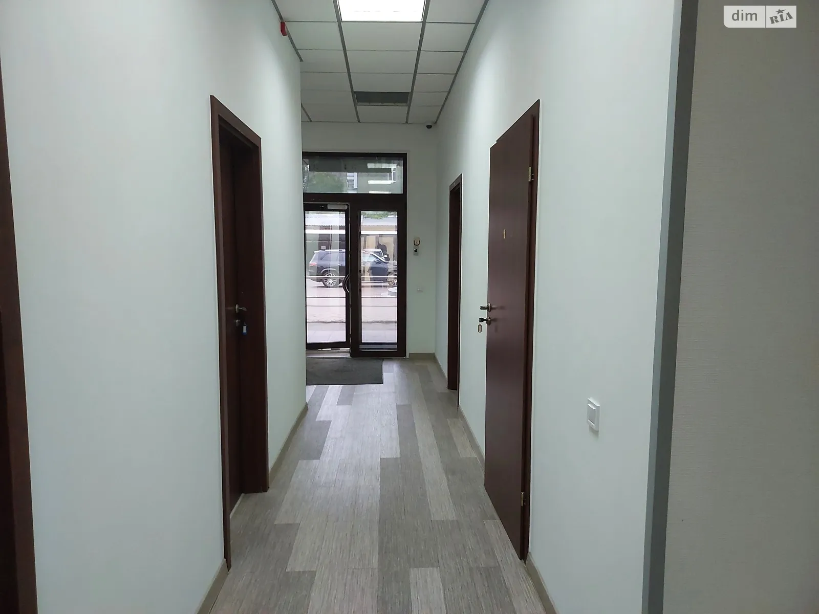 Сдается в аренду офис 465 кв. м в бизнес-центре, цена: 6510 $ - фото 1