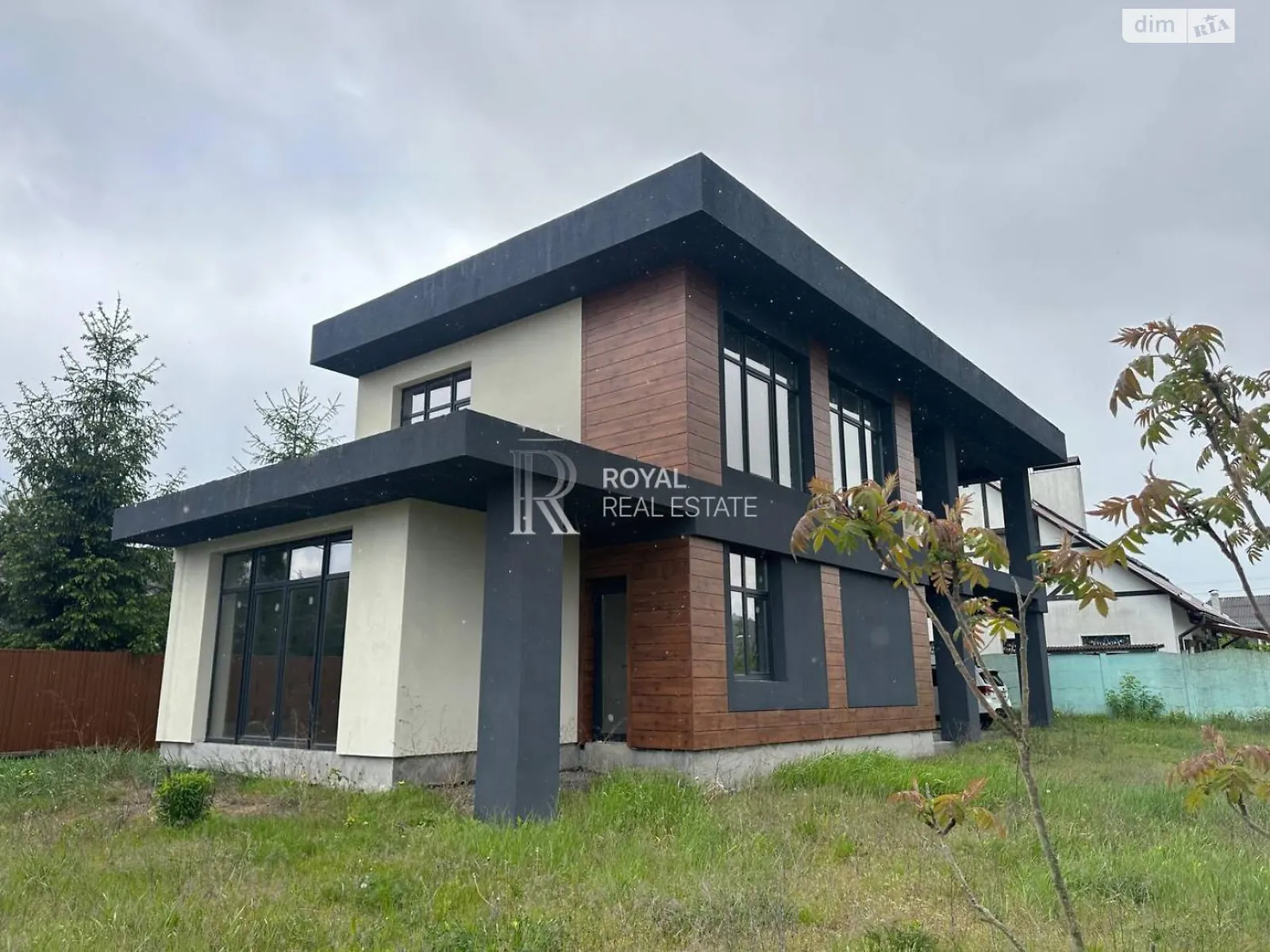 Продается дом на 2 этажа 211 кв. м с бассейном, цена: 158000 $ - фото 1