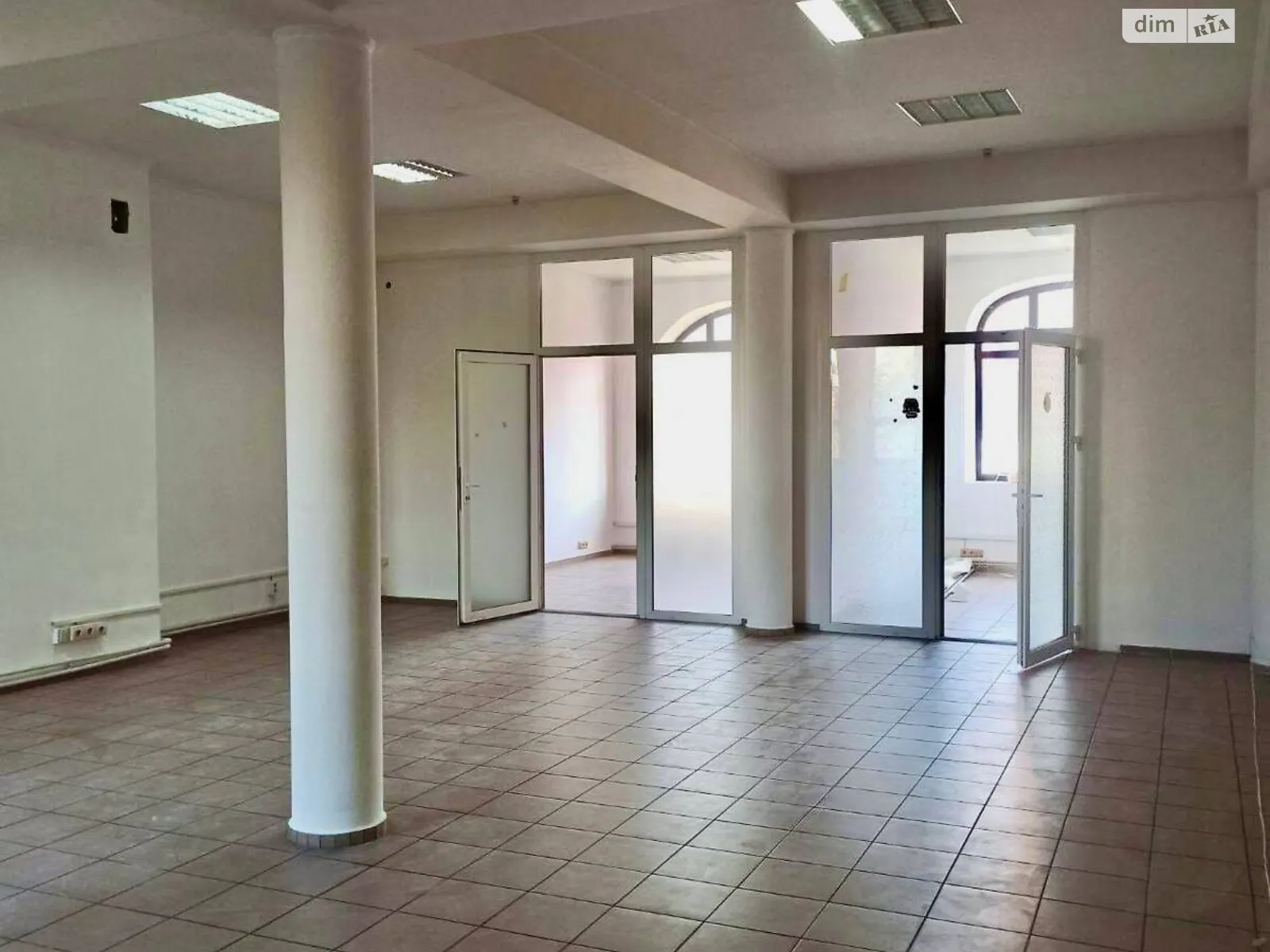 Здається в оренду офіс 100 кв. м в бізнес-центрі, цена: 30000 грн - фото 1