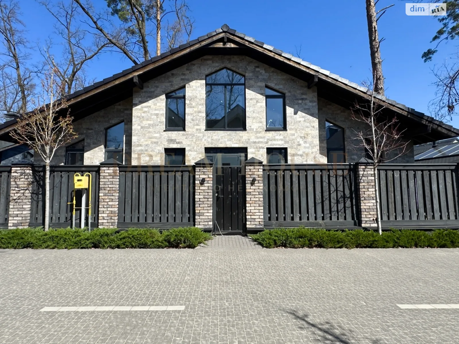 Продается одноэтажный дом 200 кв. м с камином, цена: 250000 $ - фото 1
