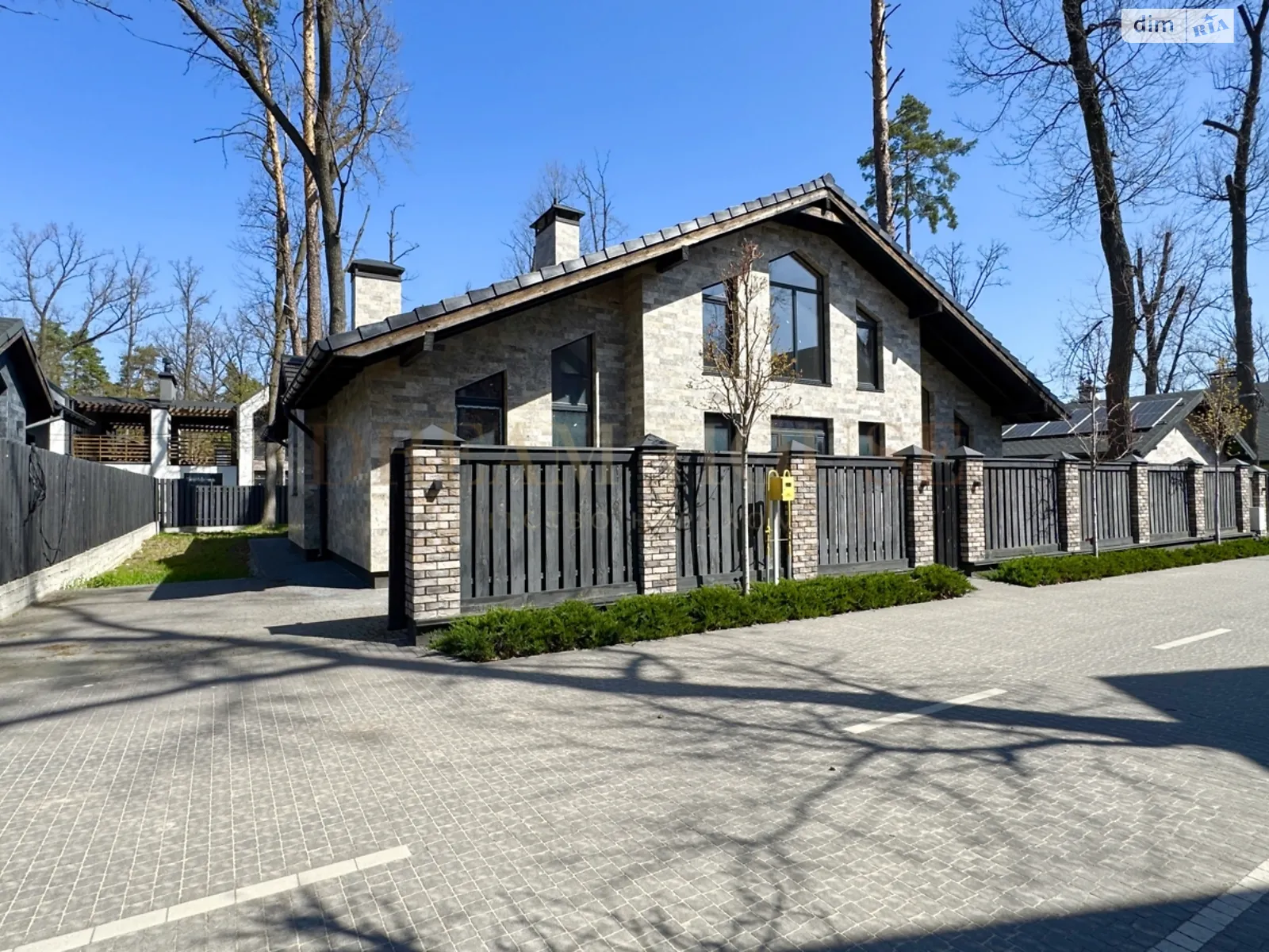 Продається одноповерховий будинок 200 кв. м з гаражем, цена: 250000 $ - фото 1