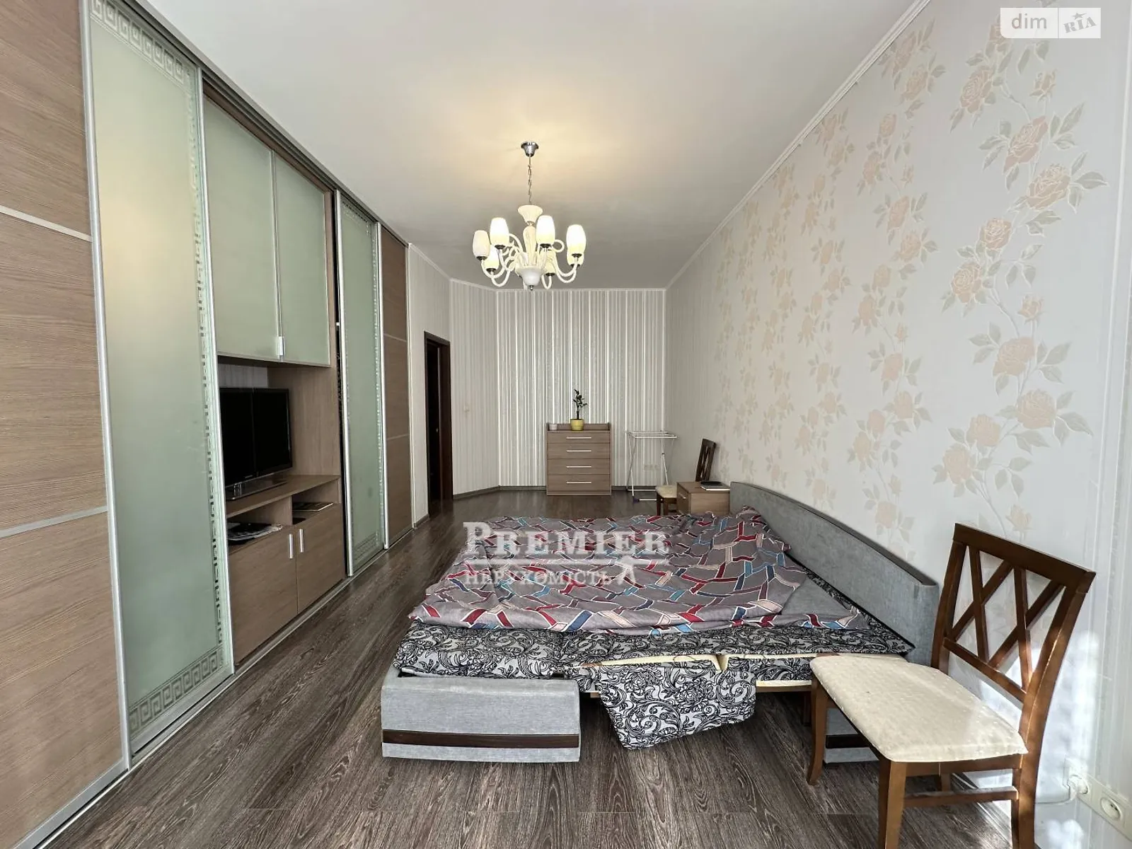 Продается 1-комнатная квартира 56 кв. м в Одессе, ул. Академика Королева - фото 1