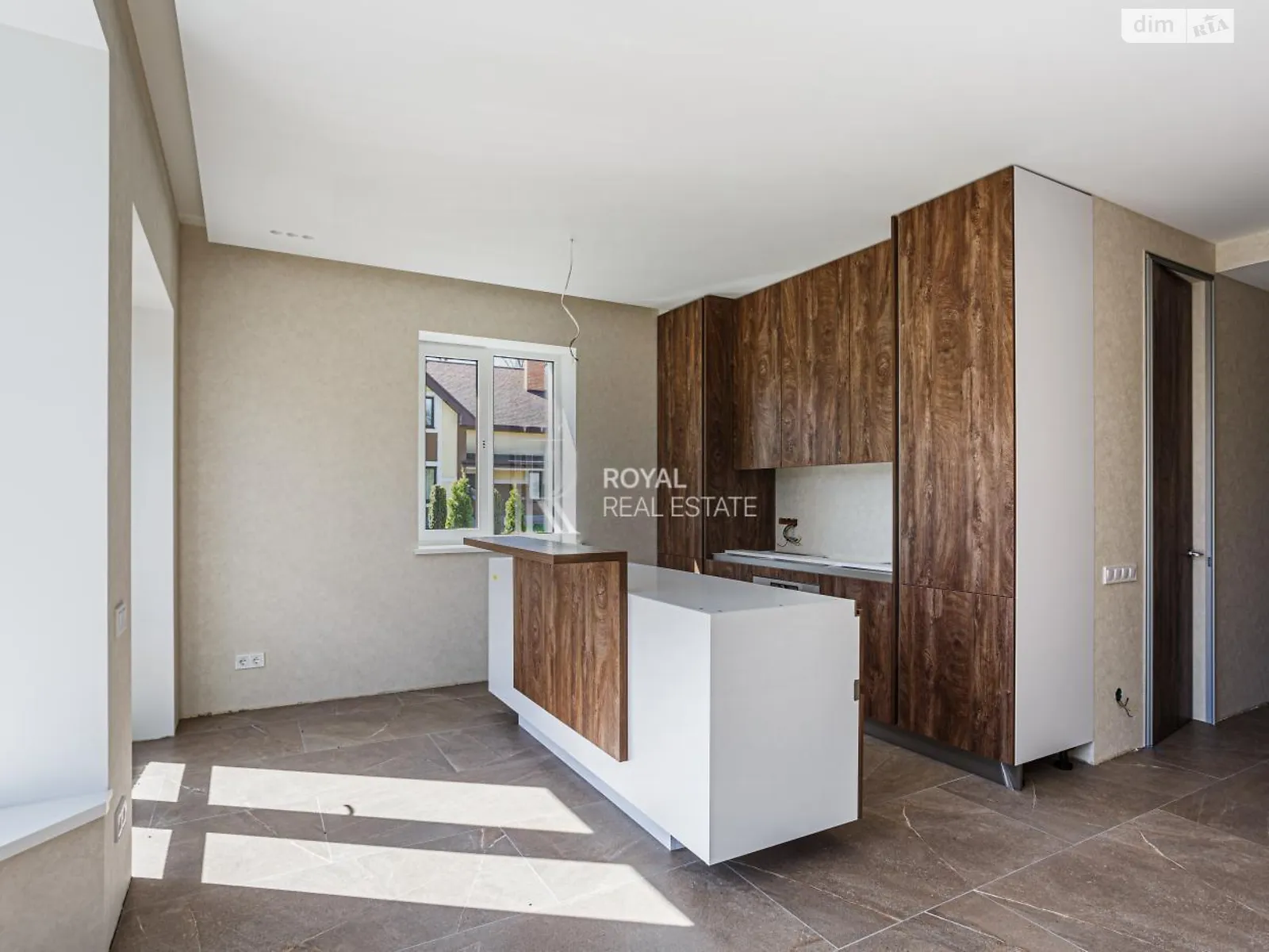 Продается дом на 2 этажа 135 кв. м с камином, цена: 355000 € - фото 1