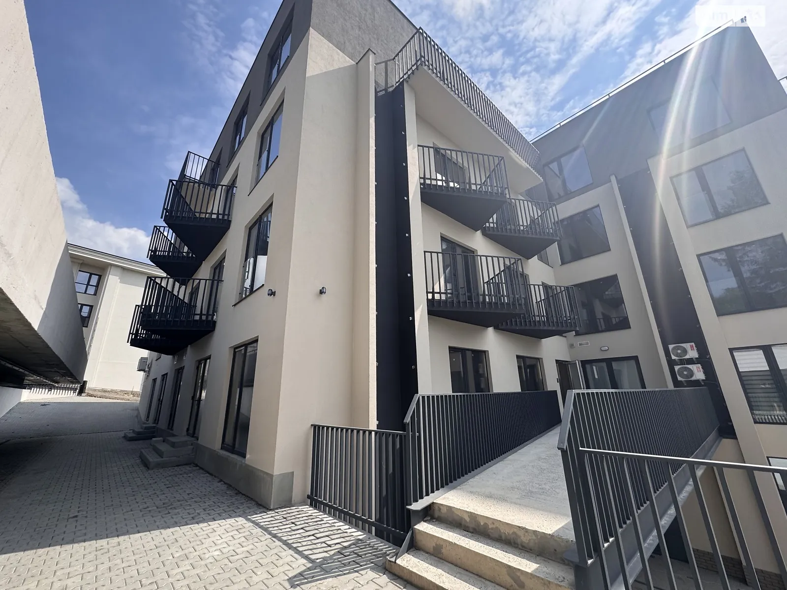 Продается 1-комнатная квартира 61.1 кв. м в Ужгороде, ул. Собранецкая, 90 - фото 1