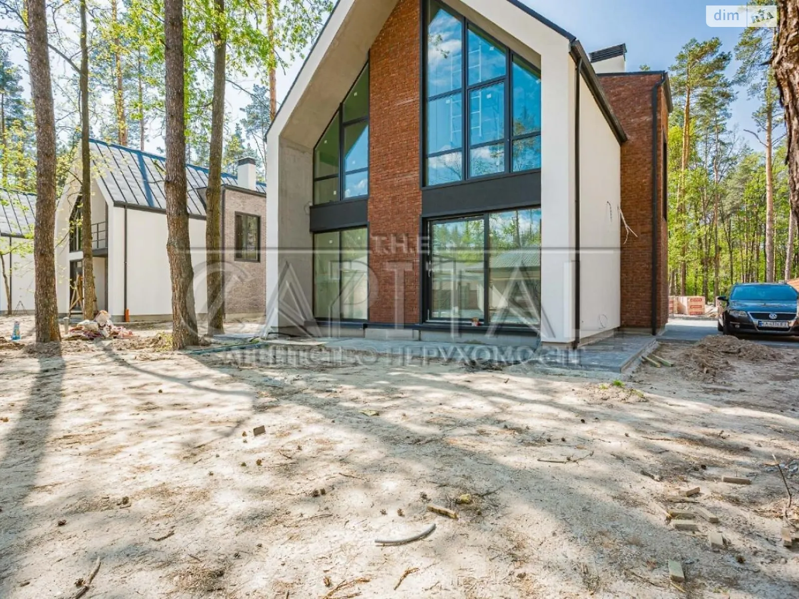 Продается дом на 2 этажа 140 кв. м с подвалом, цена: 126000 $ - фото 1