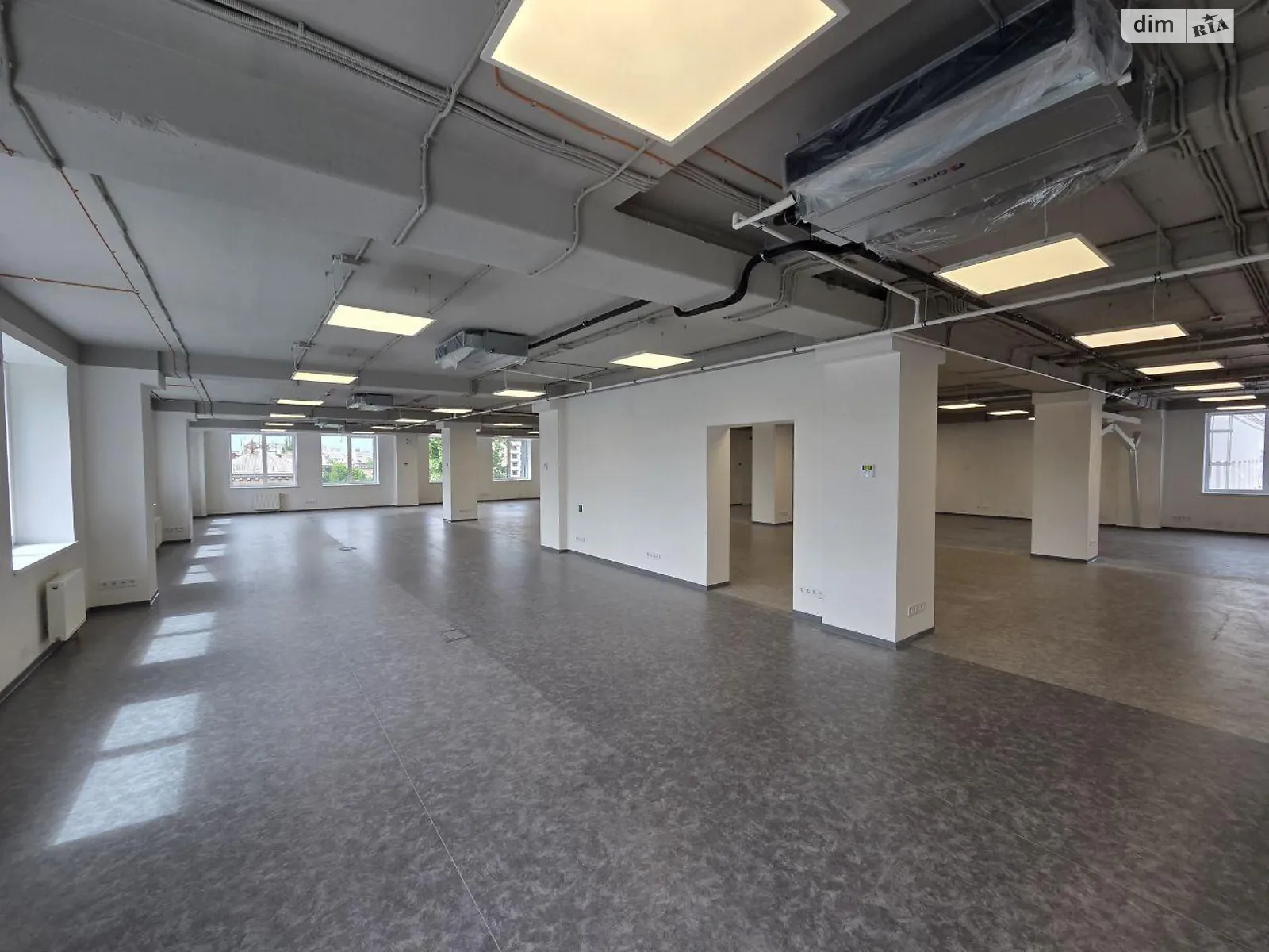 Сдается в аренду офис 520 кв. м в бизнес-центре, цена: 11300 $ - фото 1
