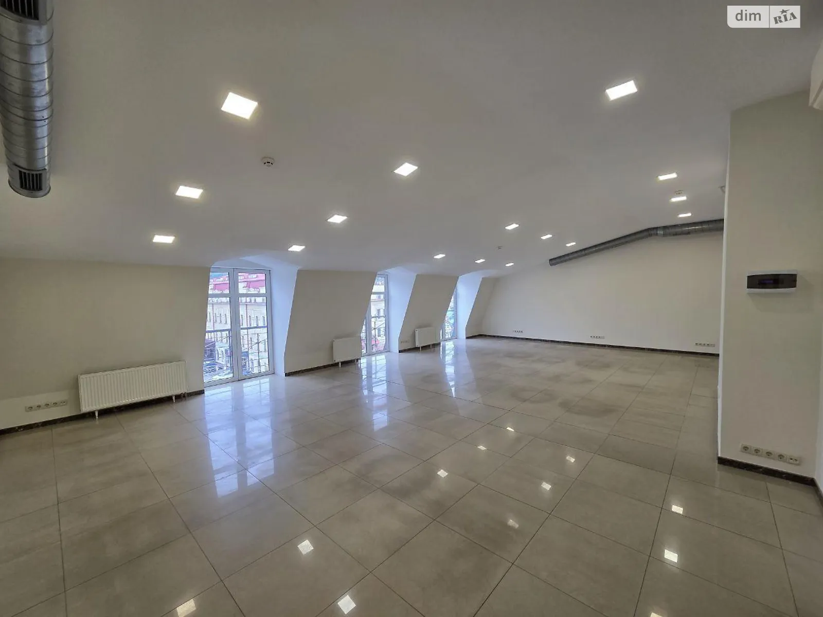 Сдается в аренду офис 330 кв. м в бизнес-центре, цена: 5200 $ - фото 1