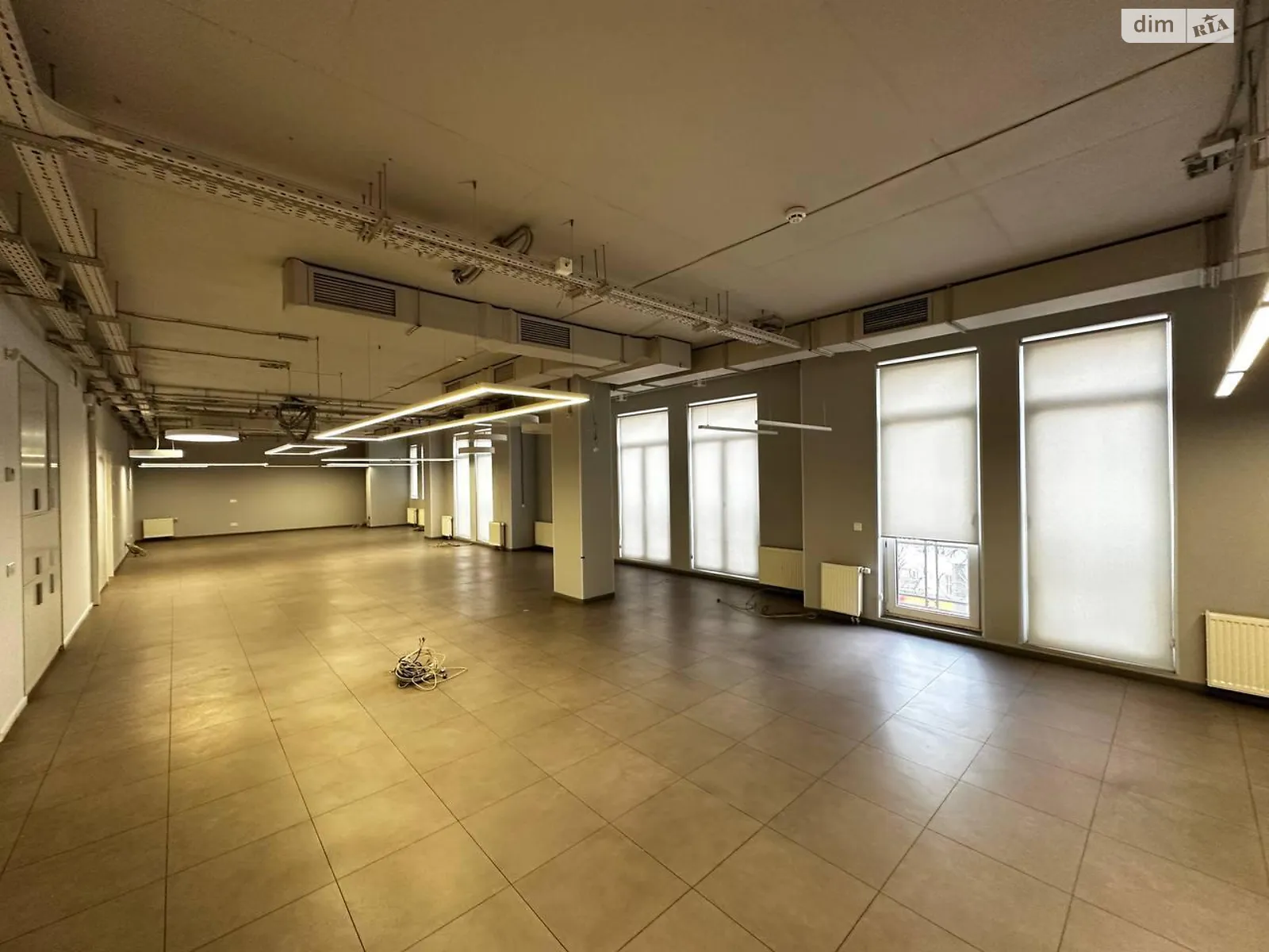 Сдается в аренду офис 340 кв. м в бизнес-центре, цена: 8450 $ - фото 1