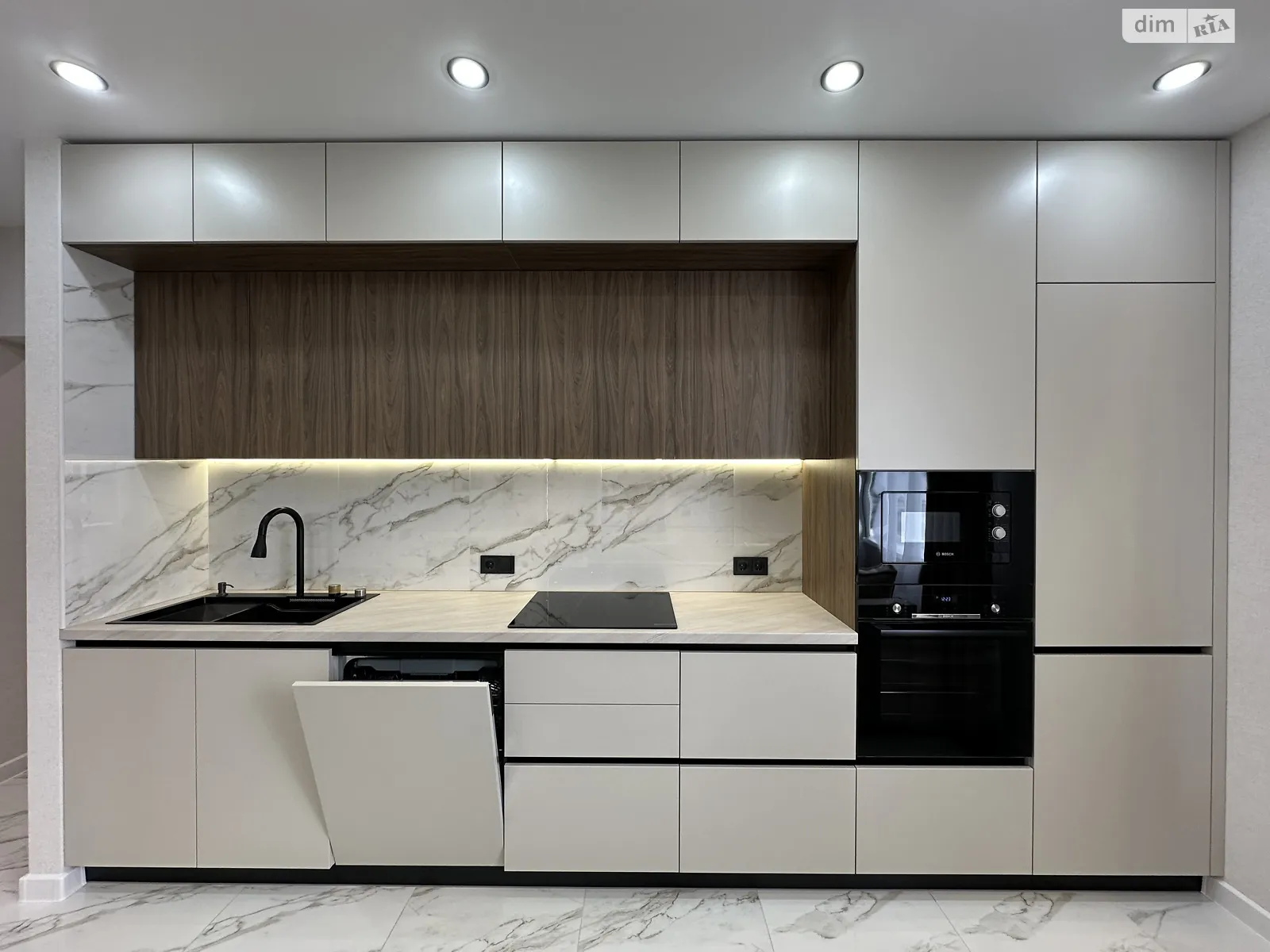 Продается 3-комнатная квартира 81.5 кв. м в Одессе - фото 1