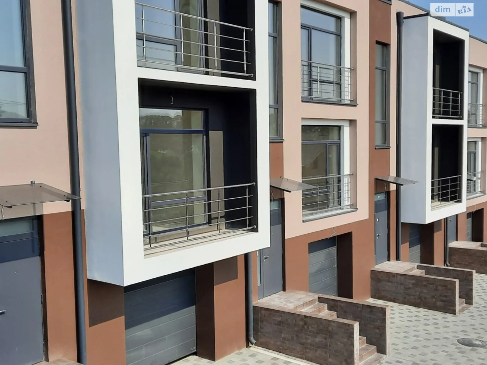 Продается дом на 3 этажа 193 кв. м с мансардой, цена: 96500 $ - фото 1
