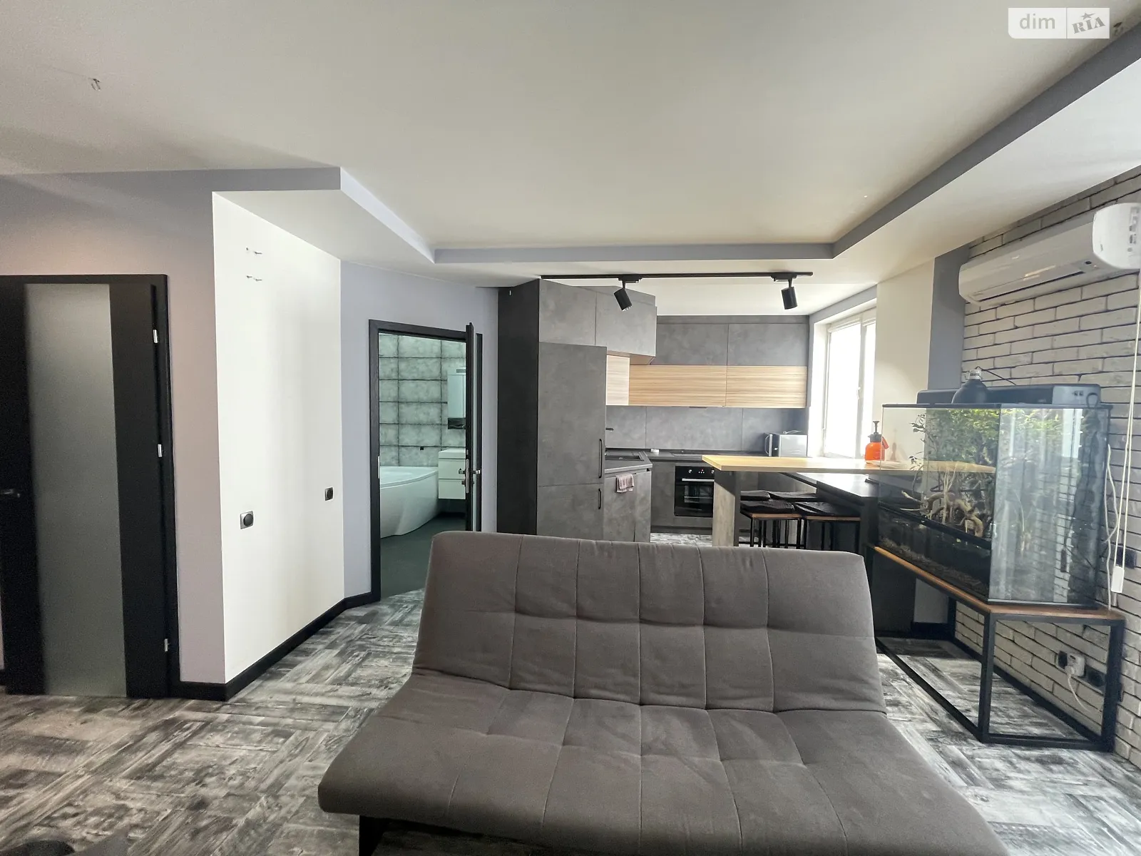 Сдается в аренду 1-комнатная квартира 60 кв. м в Одессе, ул. Рихтера Святослава, 148А - фото 1