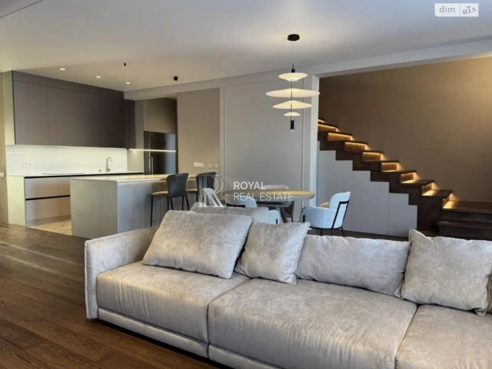 Продается дом на 2 этажа 192 кв. м с бассейном, цена: 450000 $ - фото 1