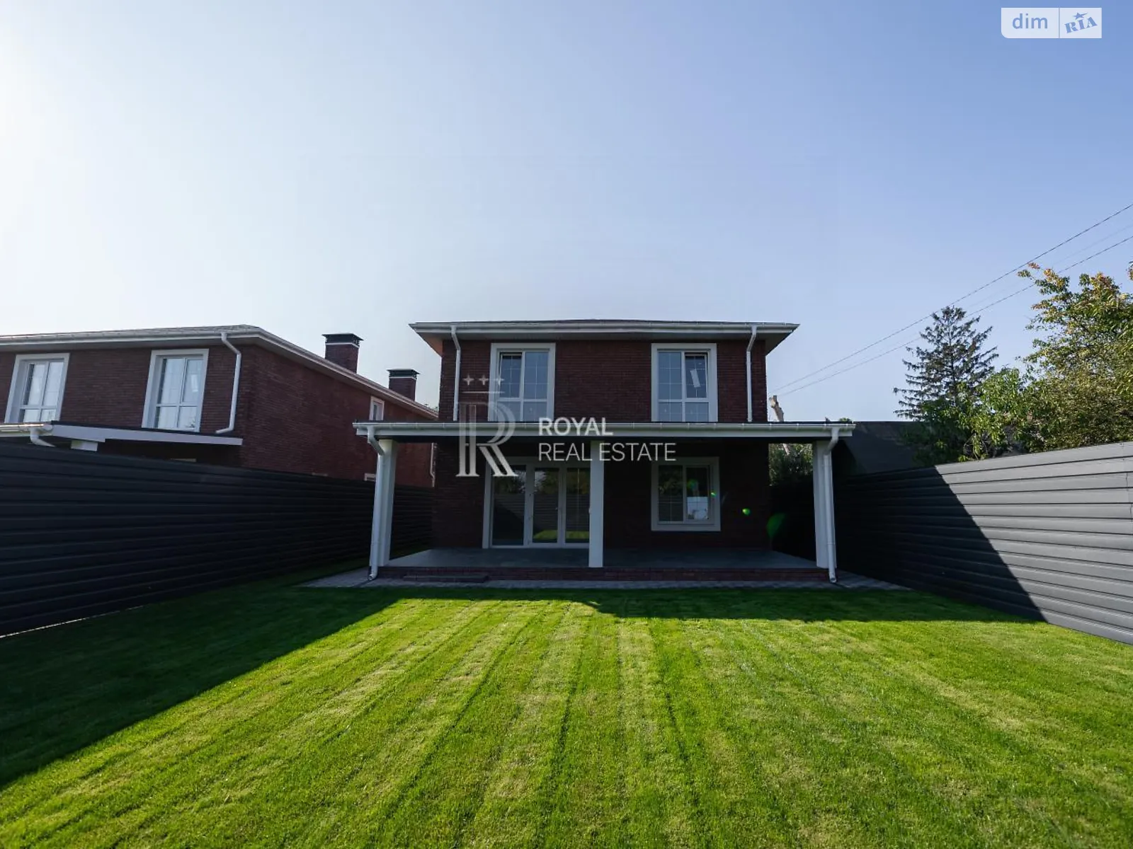 Продается дом на 2 этажа 220 кв. м с гаражом, цена: 275000 $ - фото 1