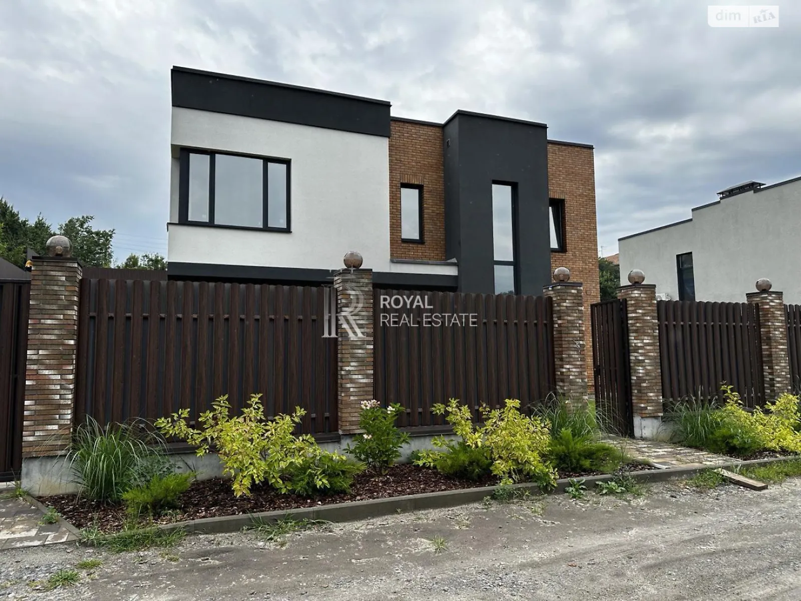 Продается дом на 2 этажа 165 кв. м с гаражом, цена: 285000 $ - фото 1