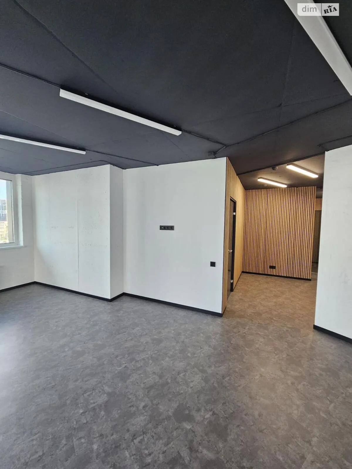 Сдается в аренду офис 98.1 кв. м в бизнес-центре, цена: 1500 $ - фото 1