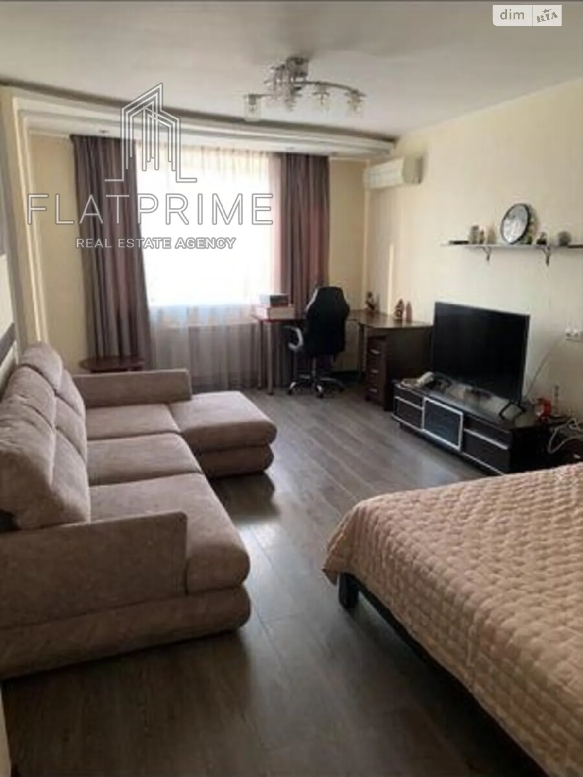 Продається 1-кімнатна квартира 61 кв. м у Києві, пл. Голосіївська, 13 - фото 1
