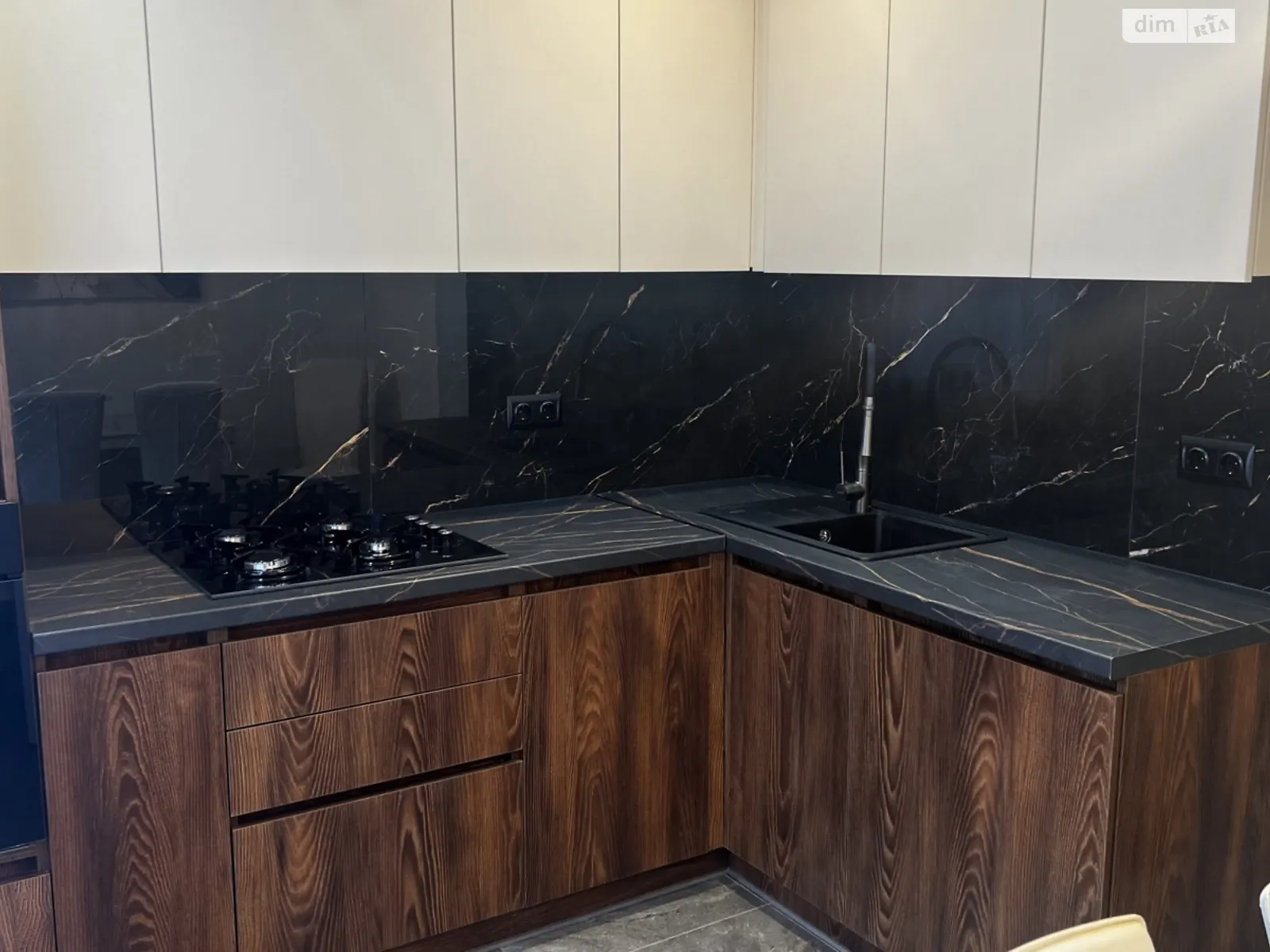 Продается 3-комнатная квартира 70.5 кв. м в Хмельницком, ул. Зализняка Максима - фото 1