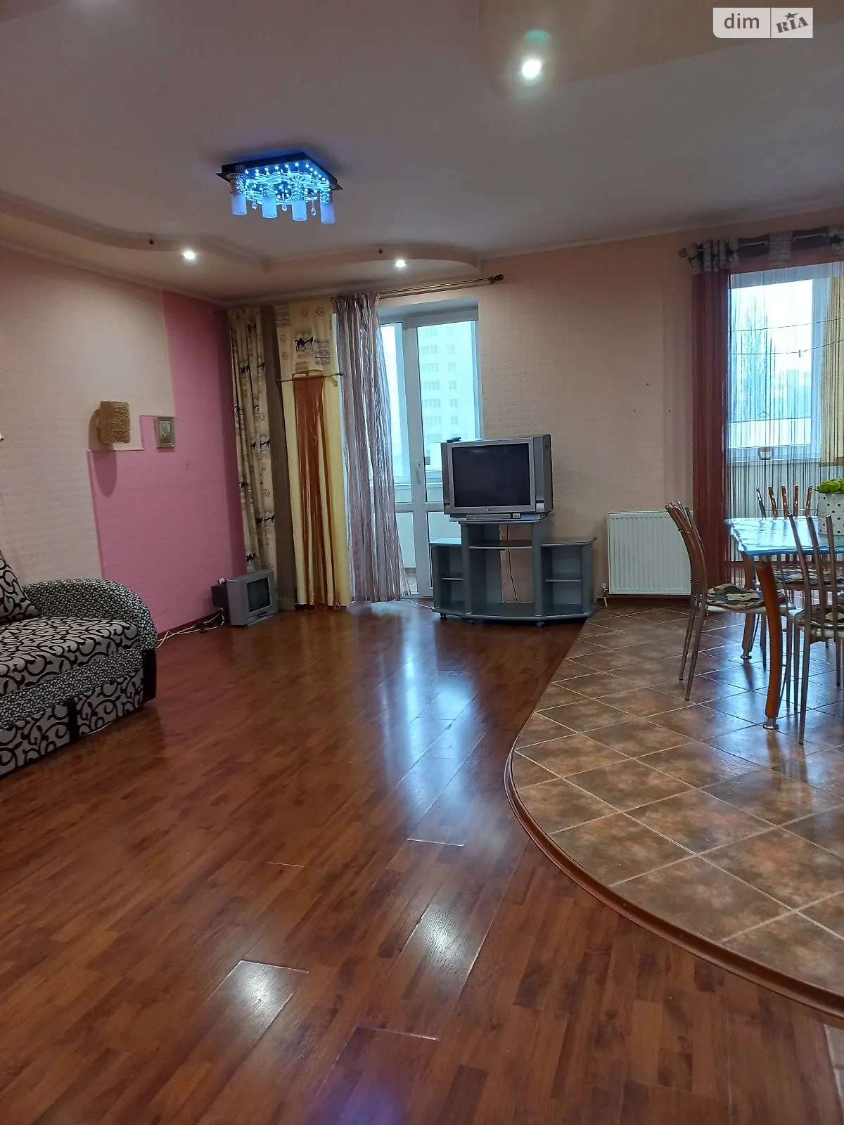 Продається 2-кімнатна квартира 67.2 кв. м у Хмельницькому - фото 1