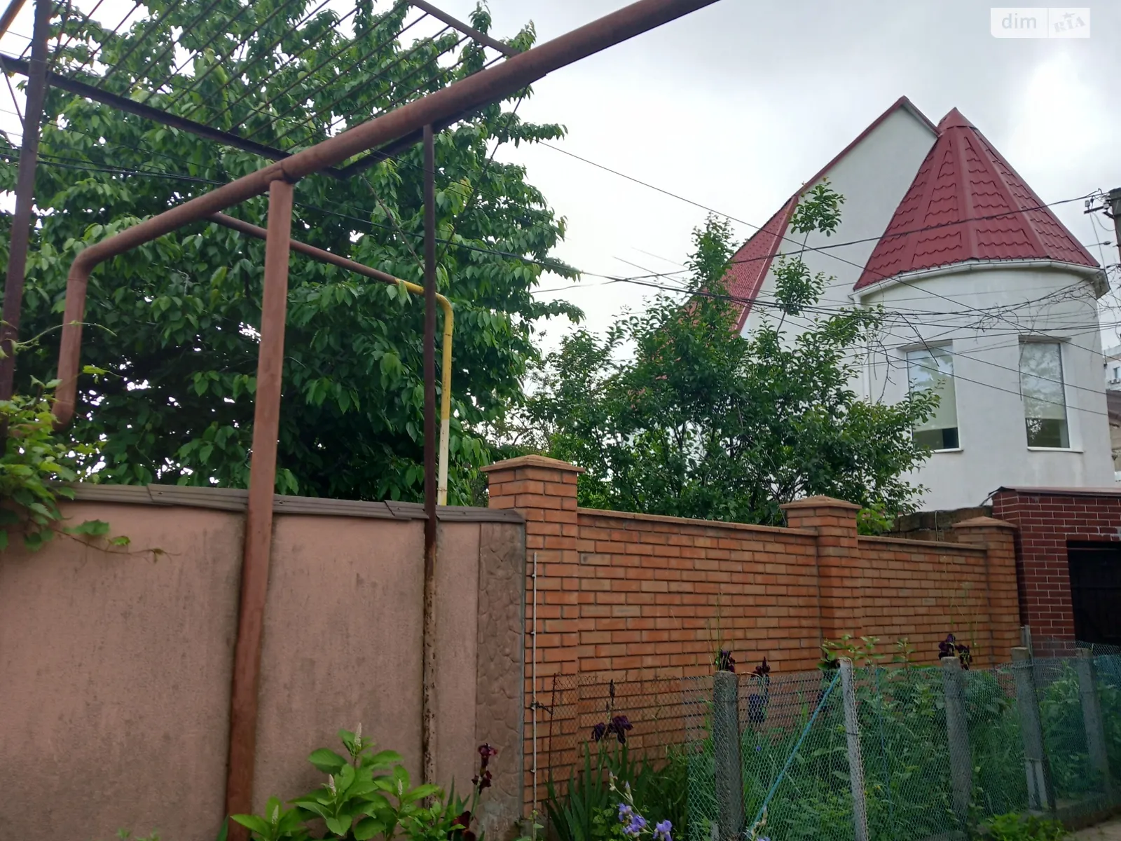 Продается дом на 3 этажа 180 кв. м с баней/сауной, цена: 142000 $ - фото 1