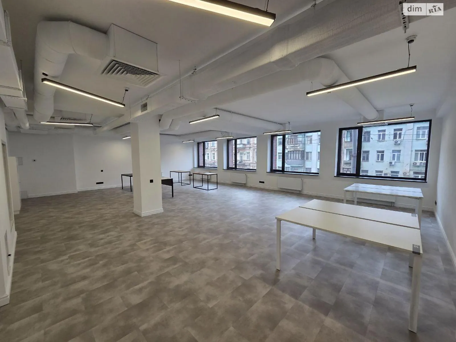 Сдается в аренду офис 560 кв. м в бизнес-центре, цена: 13200 $ - фото 1