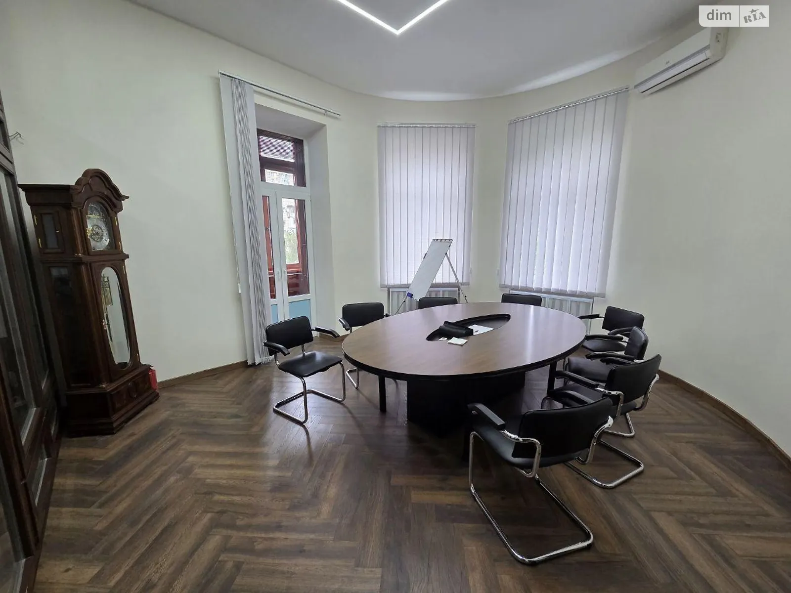 Продається офіс 220 кв. м в бізнес-центрі, цена: 630000 $ - фото 1