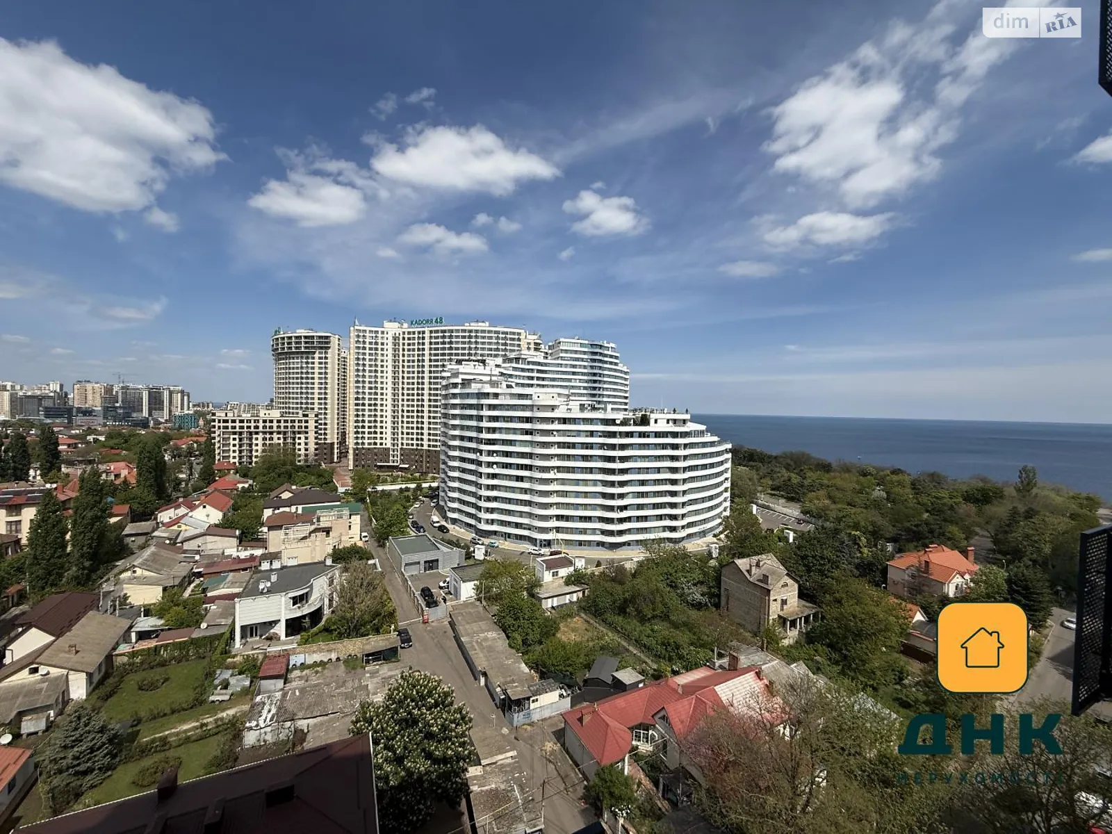 Продается 1-комнатная квартира 39 кв. м в Одессе, ул. Литературная, 10 - фото 1