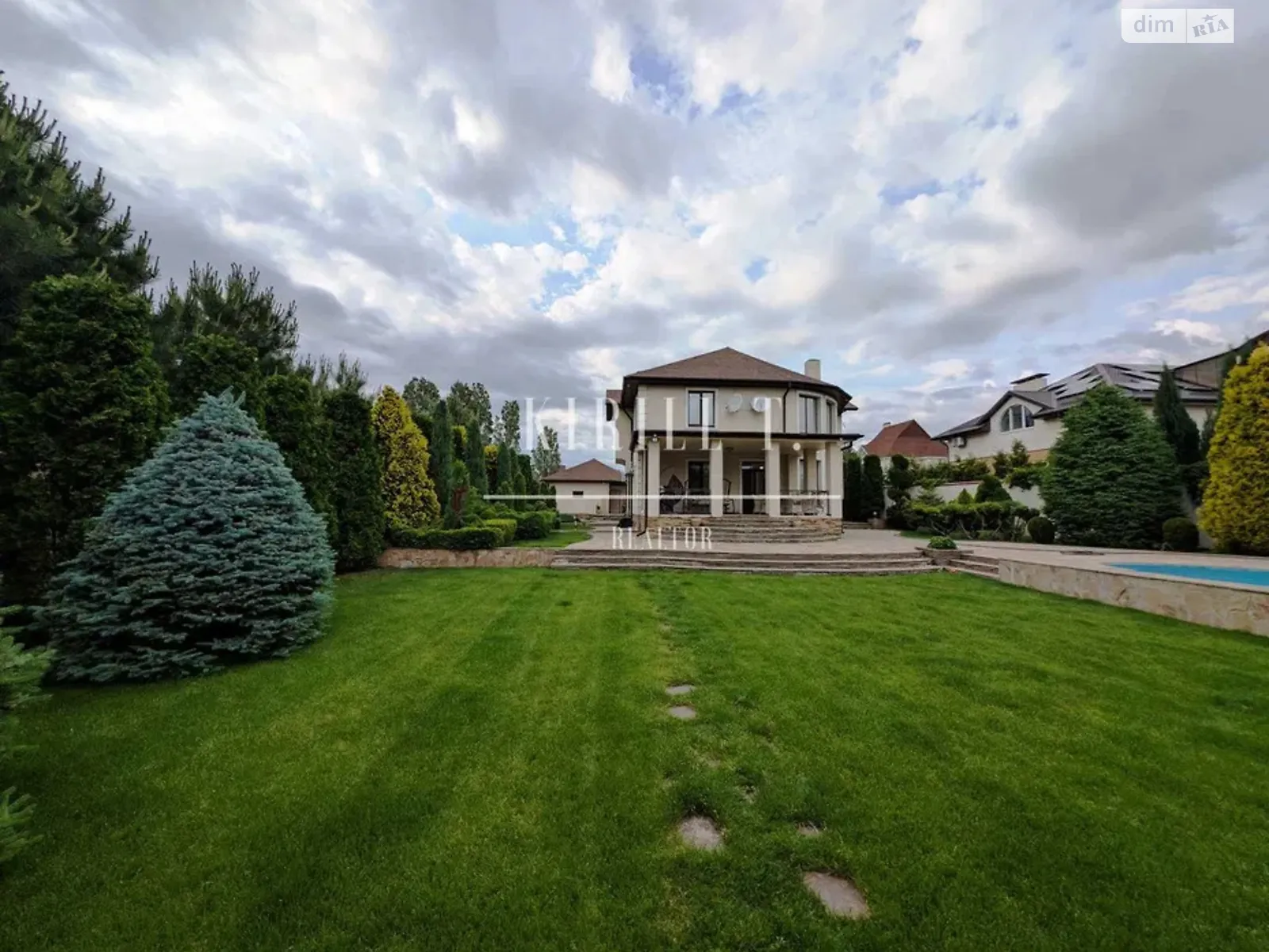 Сдается в аренду дом на 2 этажа 220 кв. м с террасой, цена: 3000 $ - фото 1
