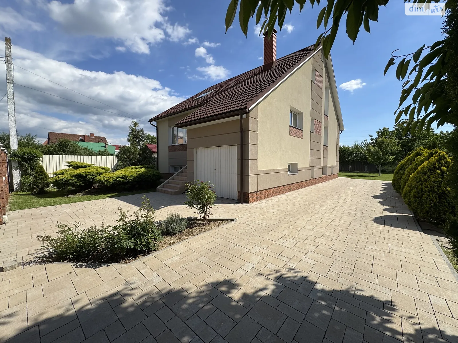 Продается дом на 2 этажа 257 кв. м с верандой, цена: 330000 $ - фото 1