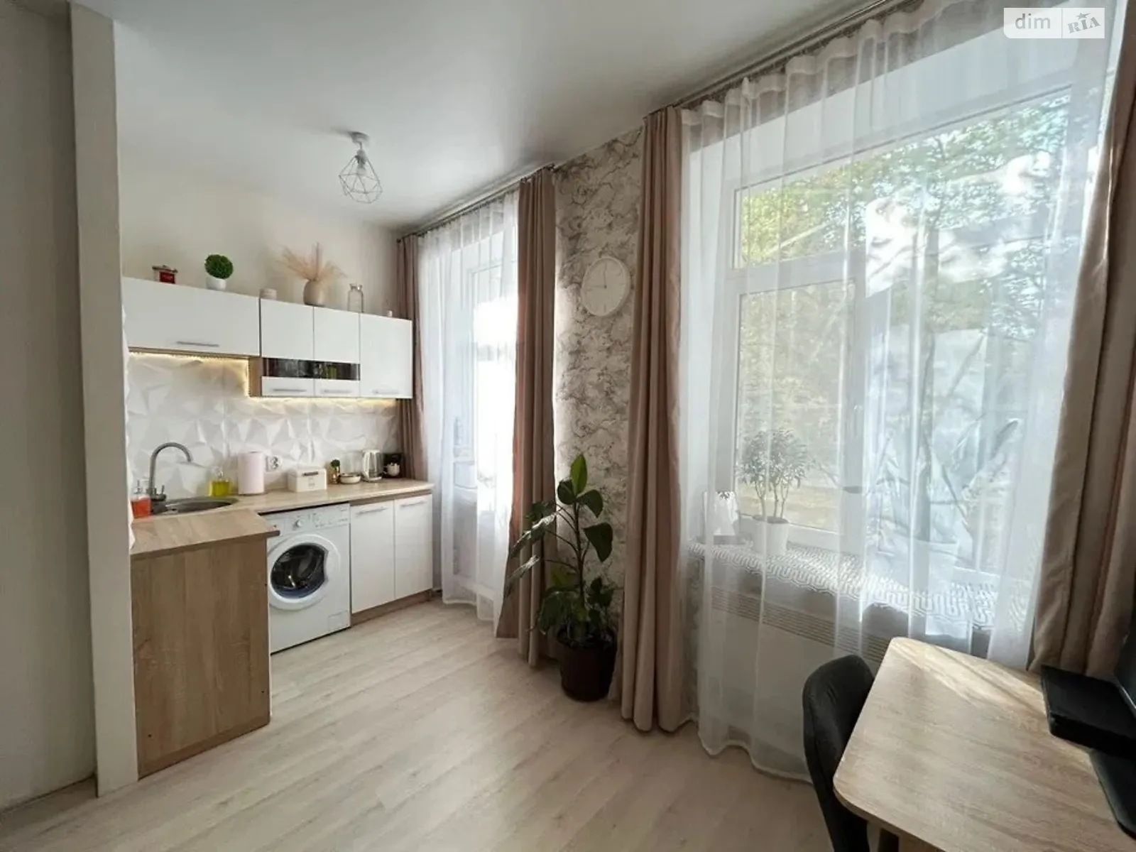 Продается 1-комнатная квартира 16 кв. м в Днепре, ул. Караваева, 3Б - фото 1
