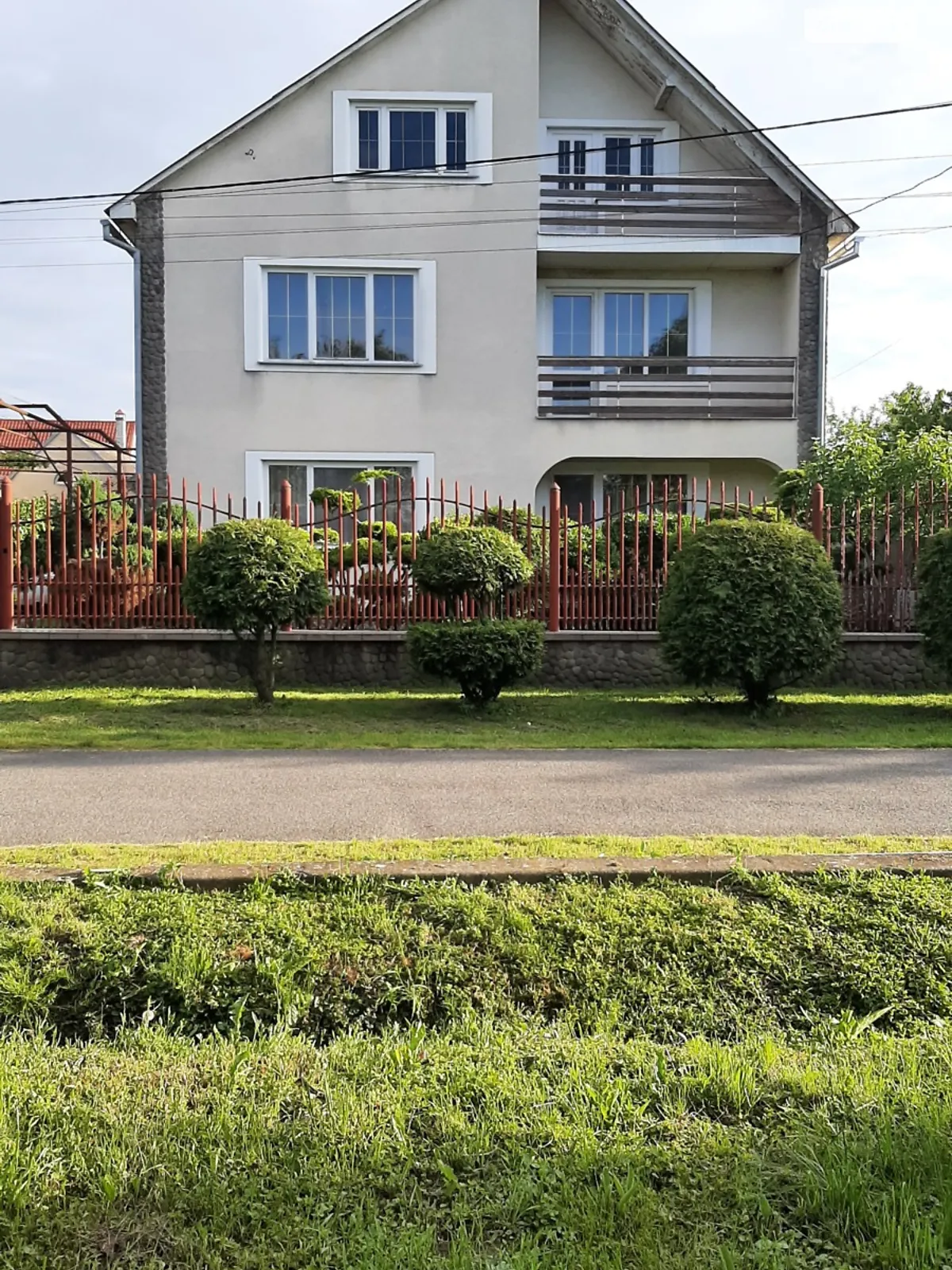 Продается дом на 2 этажа 227 кв. м с верандой, цена: 130000 $ - фото 1