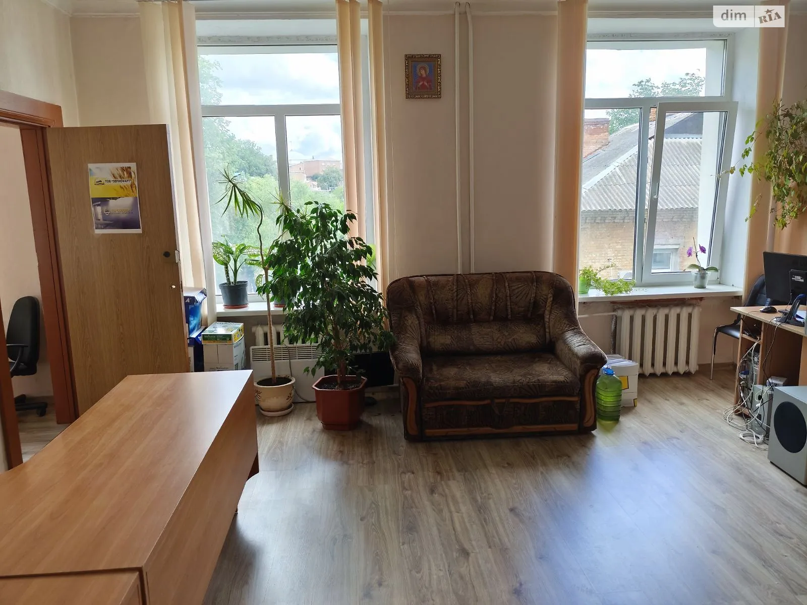 Сдается в аренду офис 42 кв. м в бизнес-центре, цена: 11760 грн - фото 1