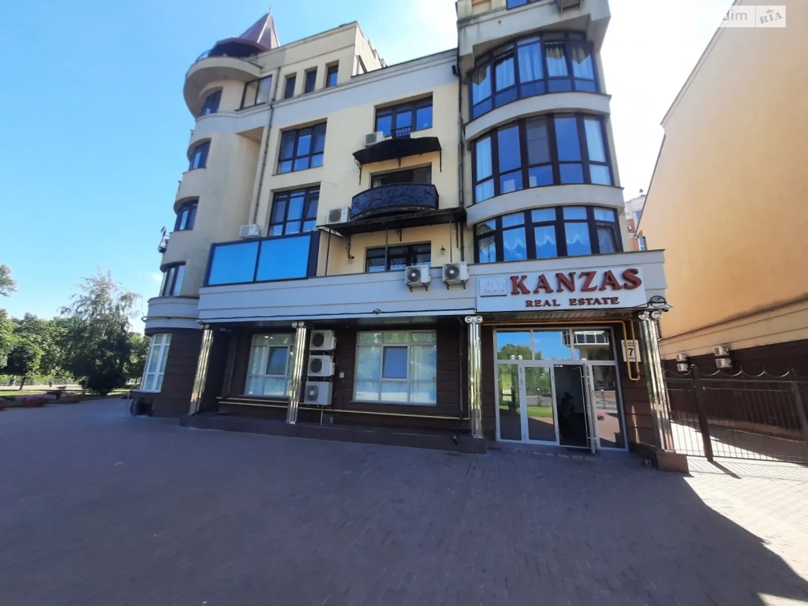 Сдается в аренду офис 160 кв. м в бизнес-центре, цена: 65000 грн - фото 1