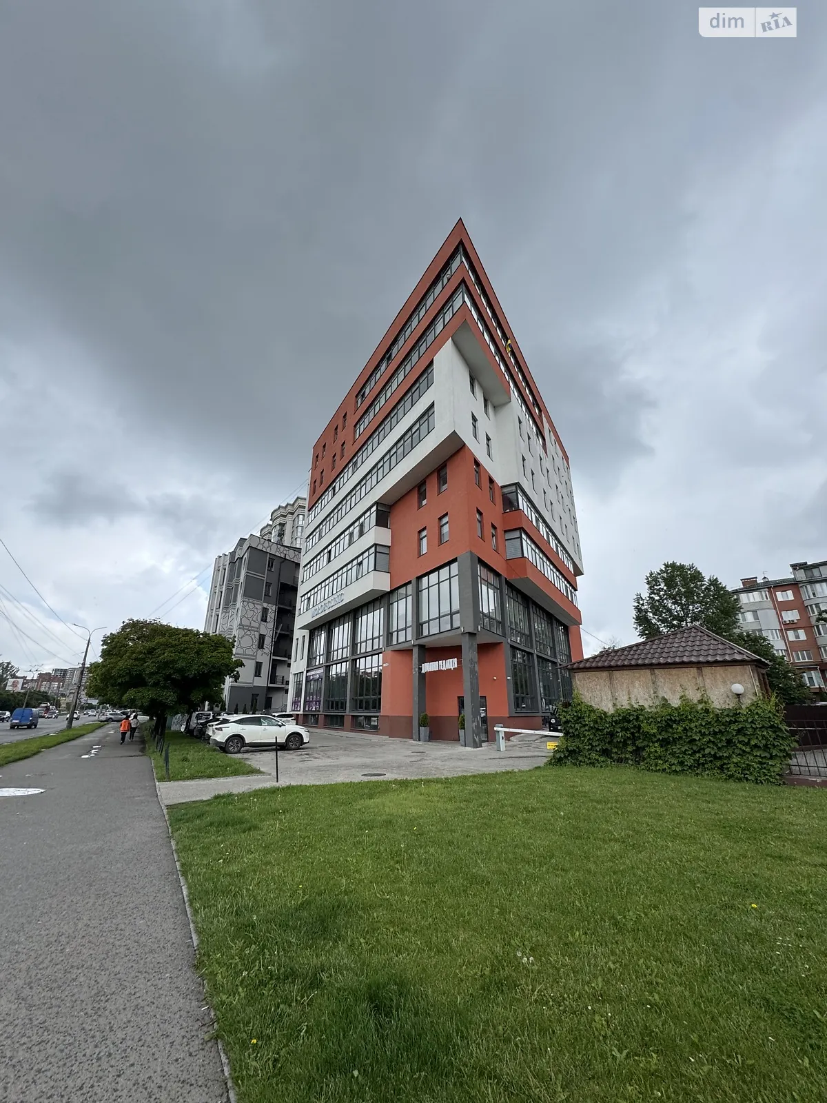 Продается офис 49.8 кв. м в бизнес-центре, цена: 64740 $ - фото 1