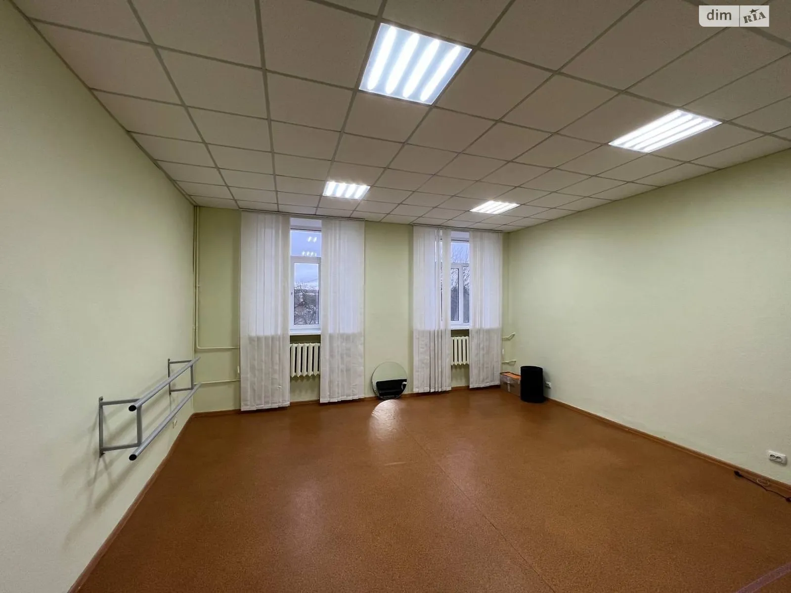 Сдается в аренду офис 35 кв. м в бизнес-центре, цена: 13440 грн - фото 1