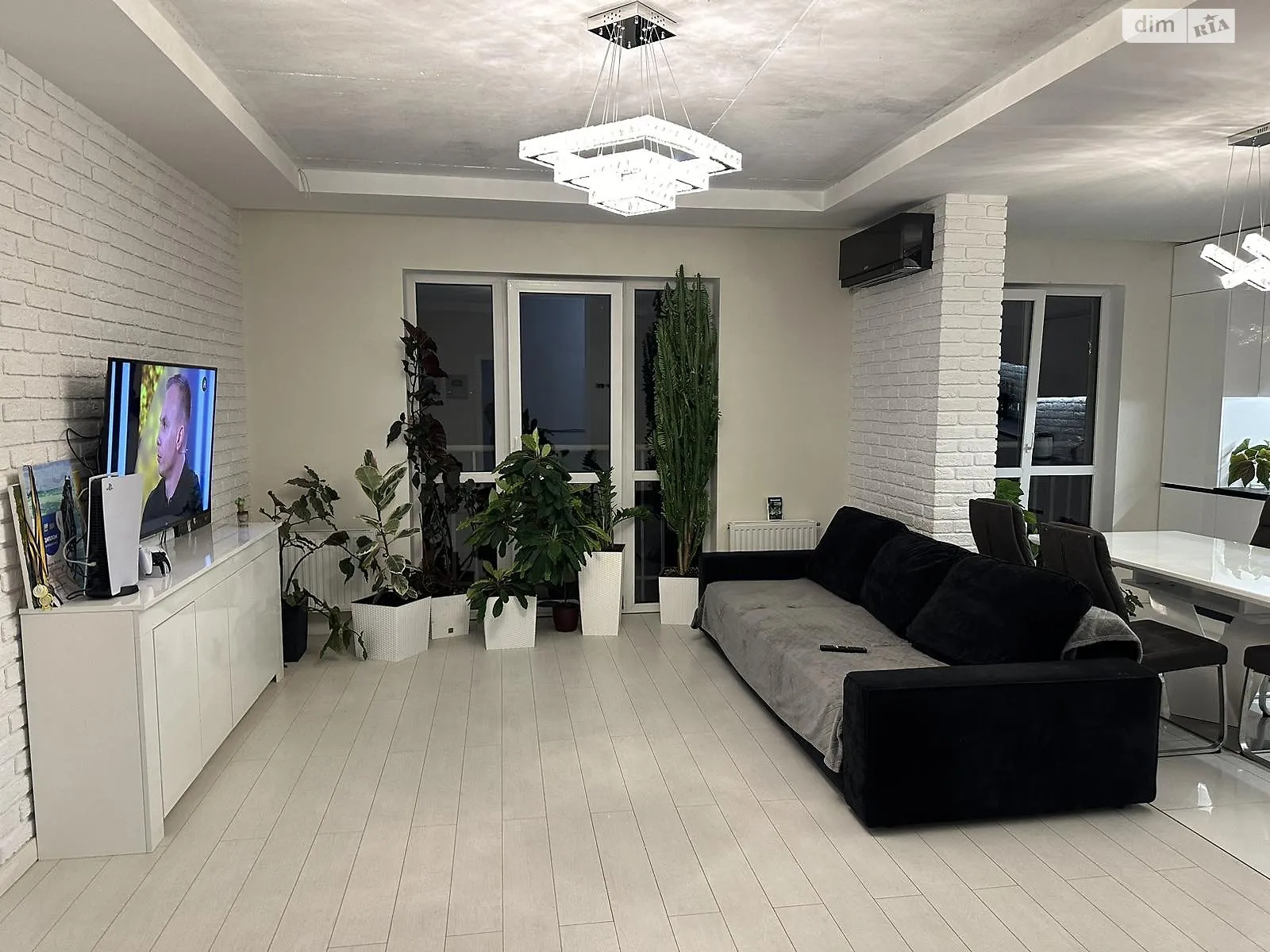 Продается 3-комнатная квартира 85.6 кв. м в Киеве, ул. Метрологическая, 7А - фото 1