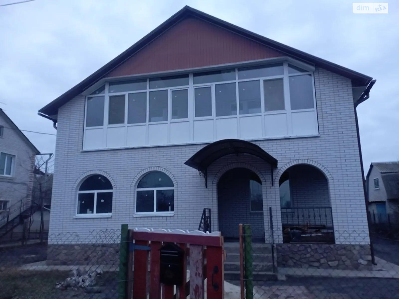 Продается дом на 2 этажа 194 кв. м с камином, цена: 120000 $ - фото 1