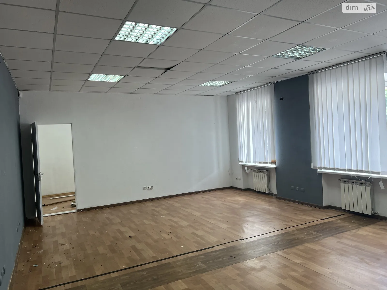 Сдается в аренду офис 56 кв. м в бизнес-центре, цена: 8400 грн - фото 1