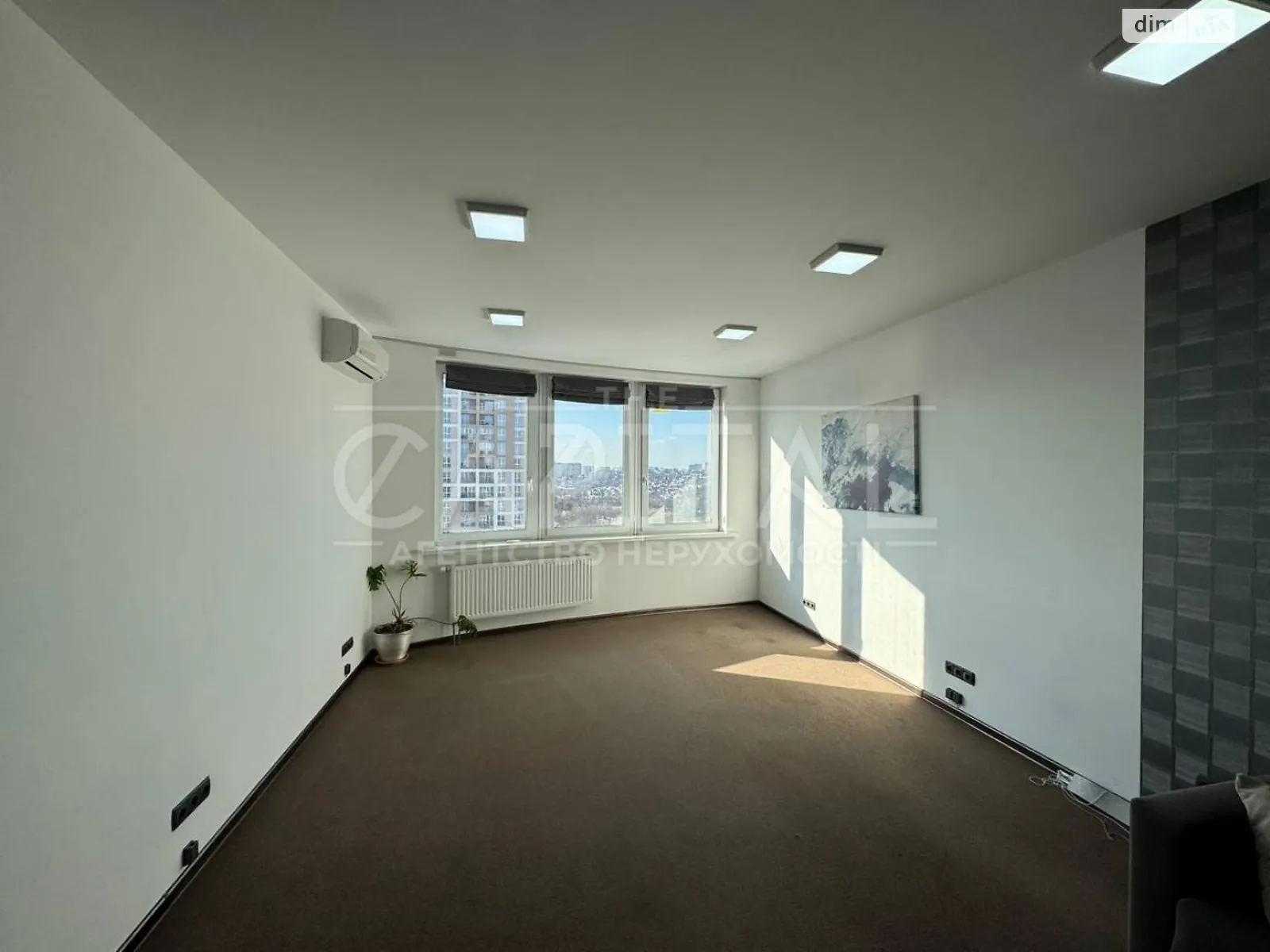 Продается офис 58 кв. м в бизнес-центре, цена: 103500 $ - фото 1