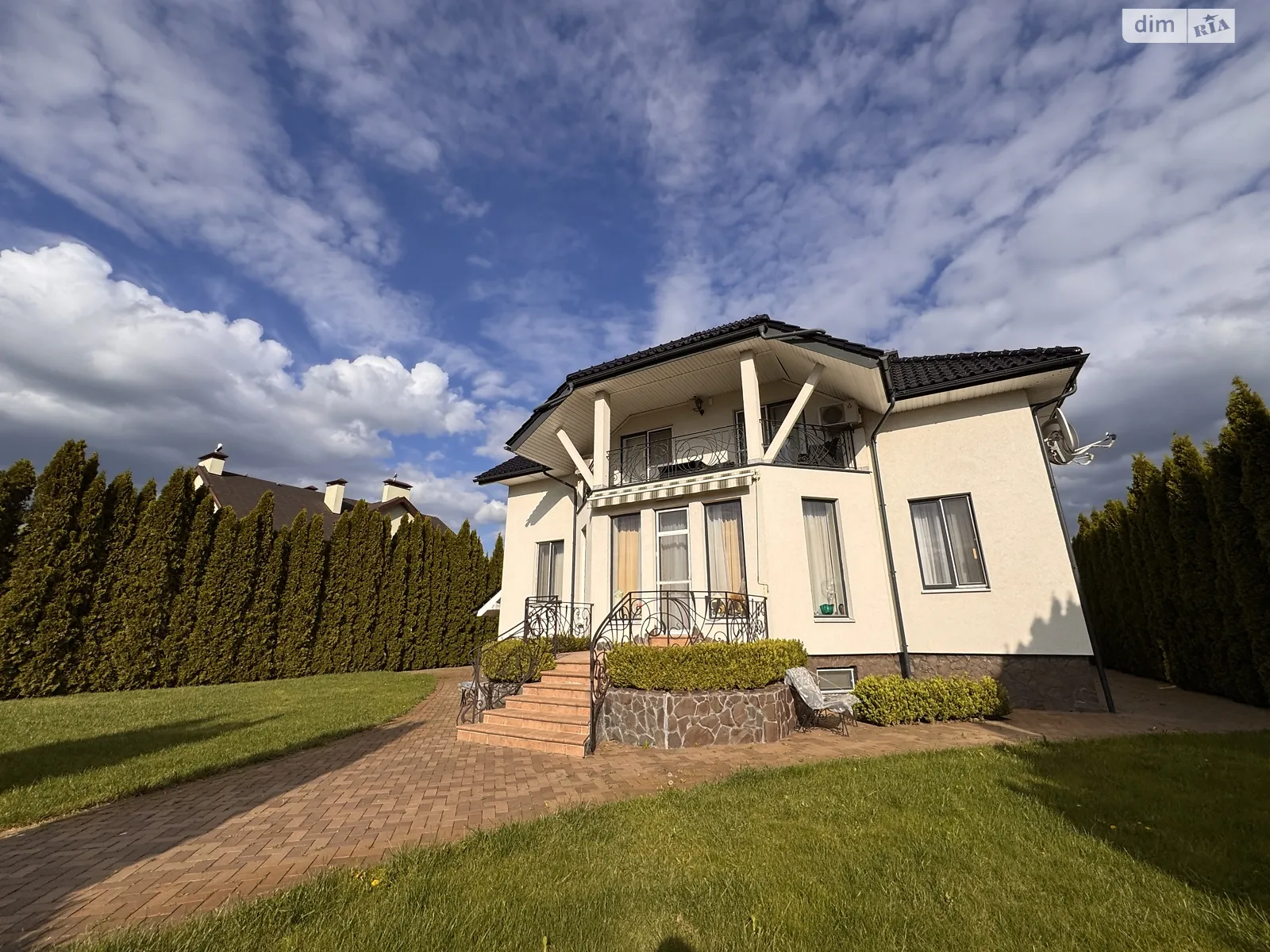 Продается дом на 2 этажа 490 кв. м с гаражом, цена: 530000 $ - фото 1