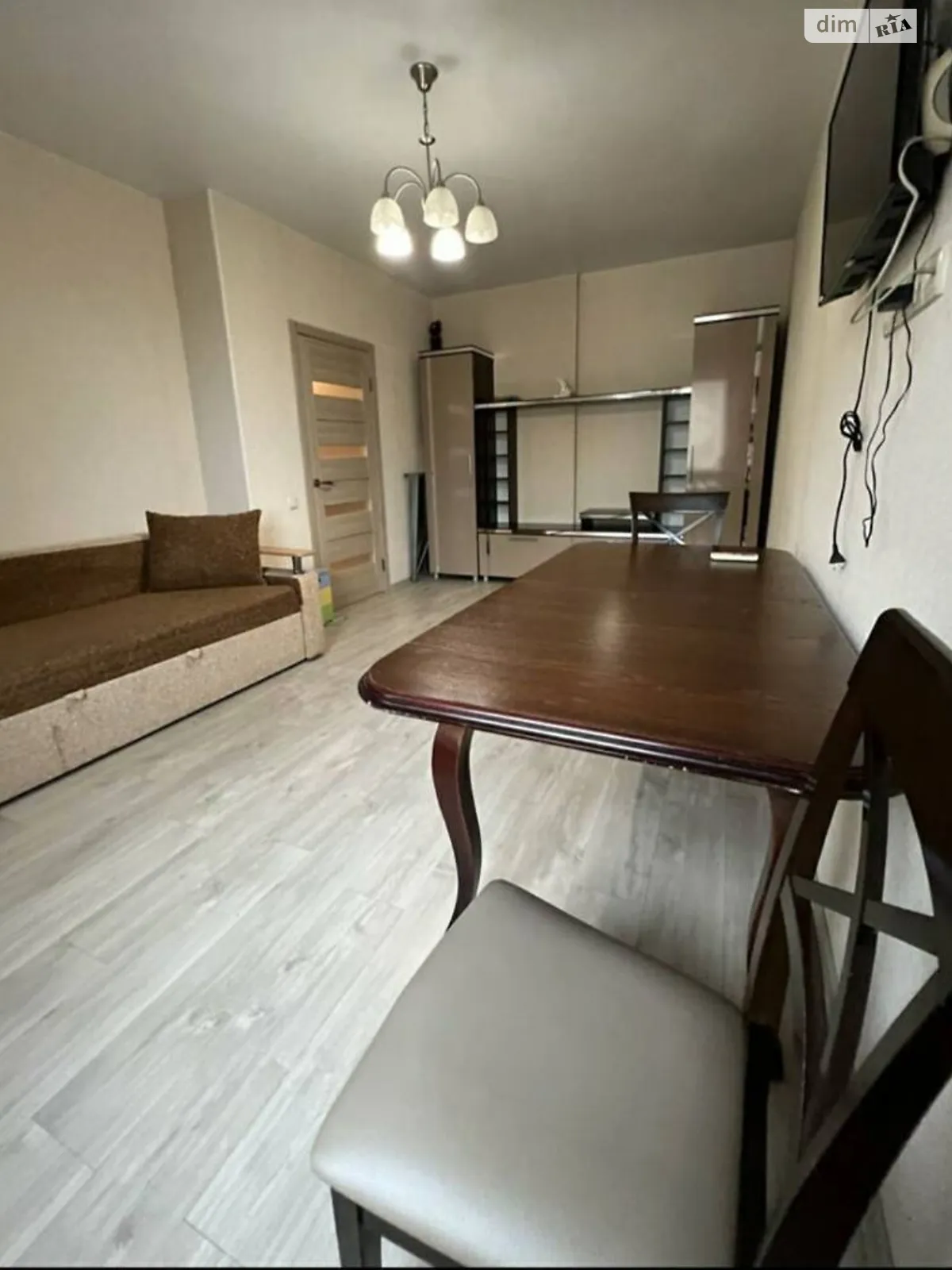 Продается 1-комнатная квартира 35 кв. м в Лиманке, мас. Радужный, 12 - фото 1