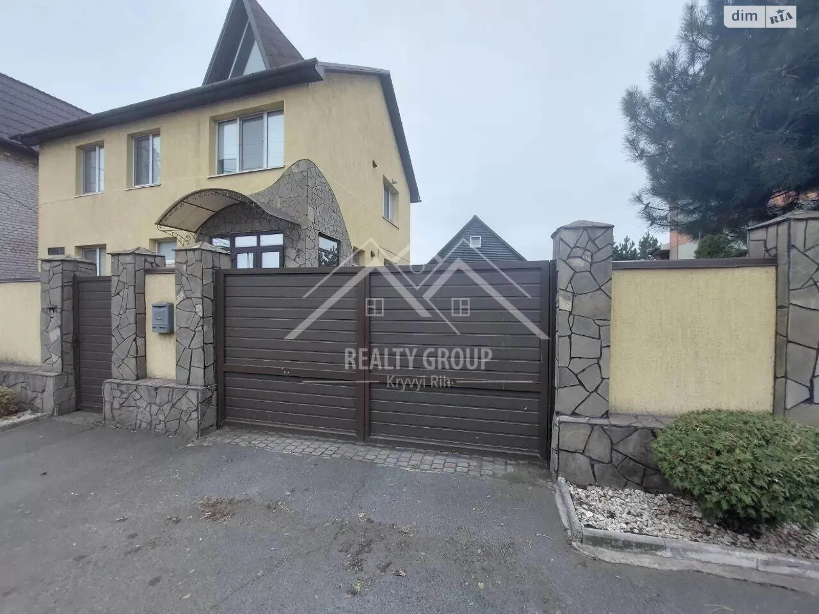 Продается дом на 3 этажа 208.3 кв. м с камином, цена: 150000 $ - фото 1
