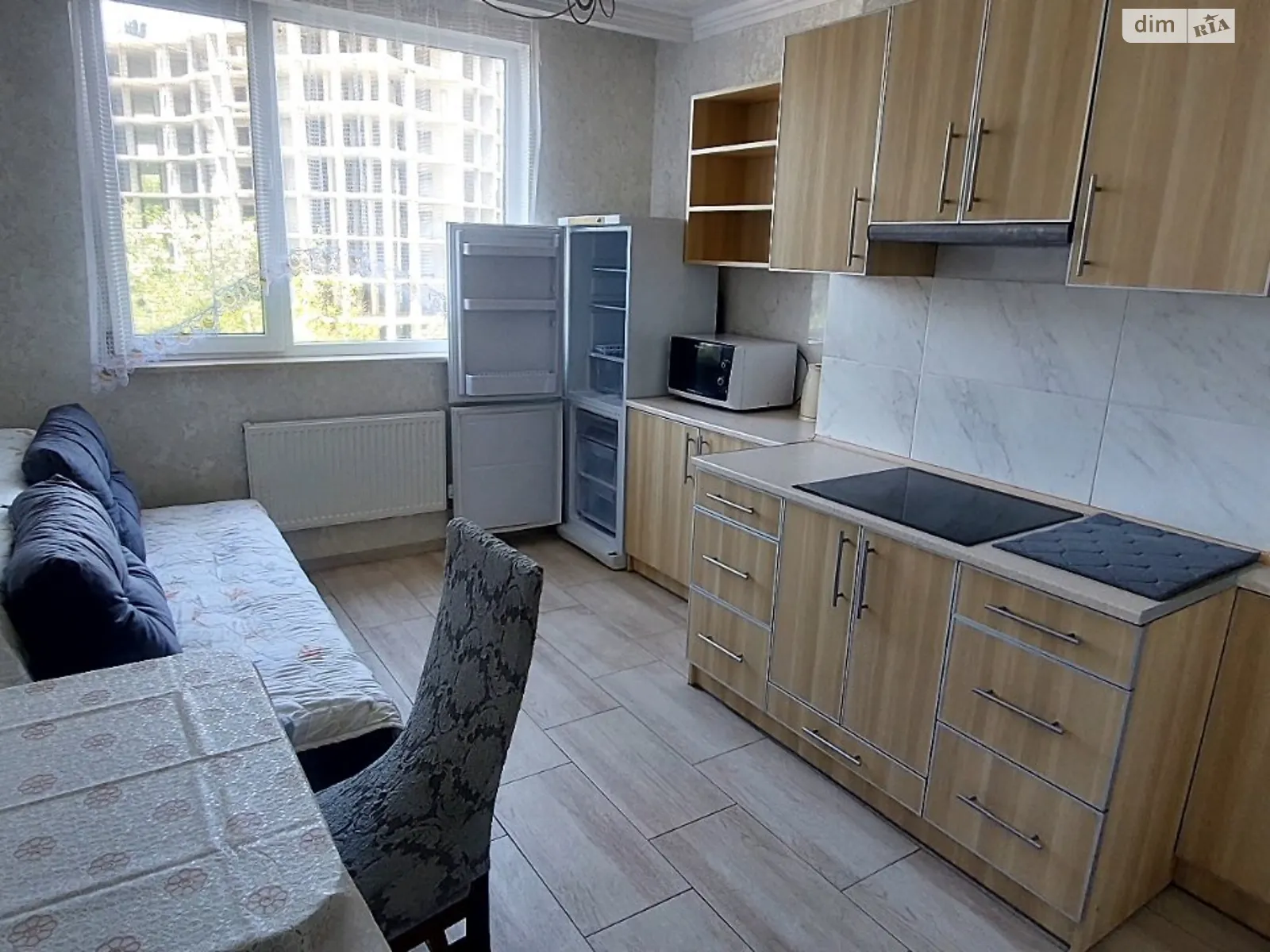 Сдается в аренду 1-комнатная квартира в Лиманке, мас. Радужный, 15/2 - фото 1